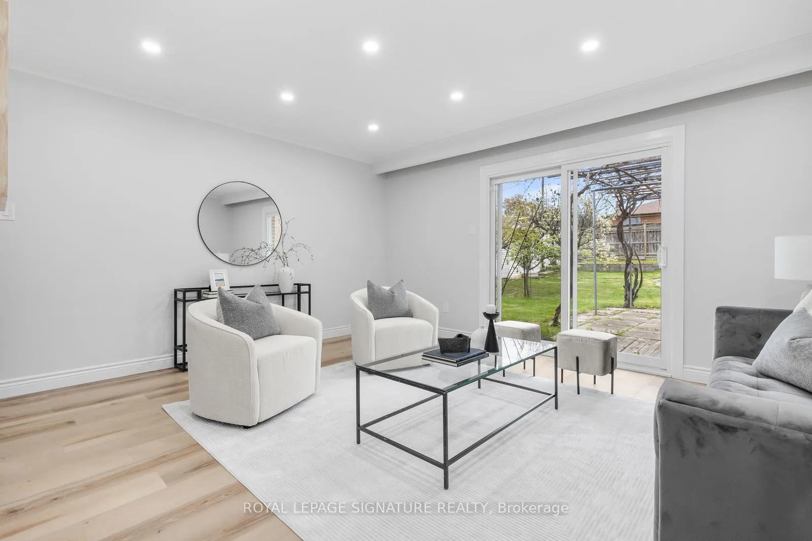 Photo 7 of 17 Norfield Crescent, Etobicoke, Elms-Old Rexdale — HOMEH