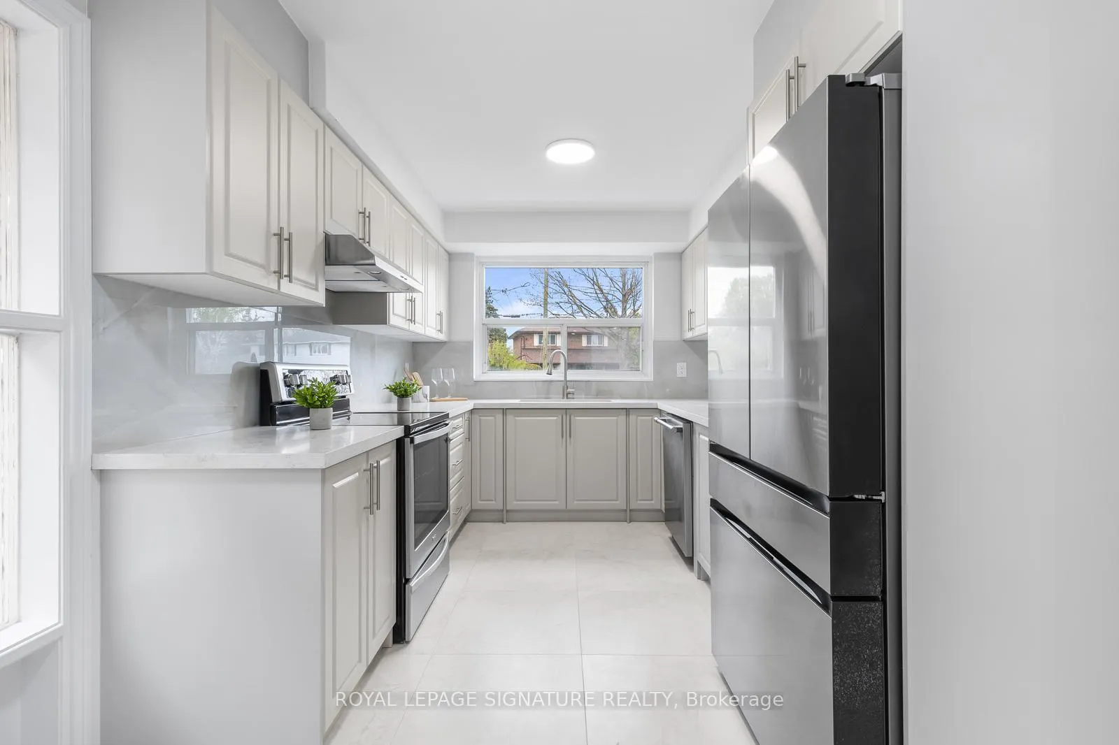 Photo 10 of 17 Norfield Crescent, Etobicoke, Elms-Old Rexdale — HOMEH
