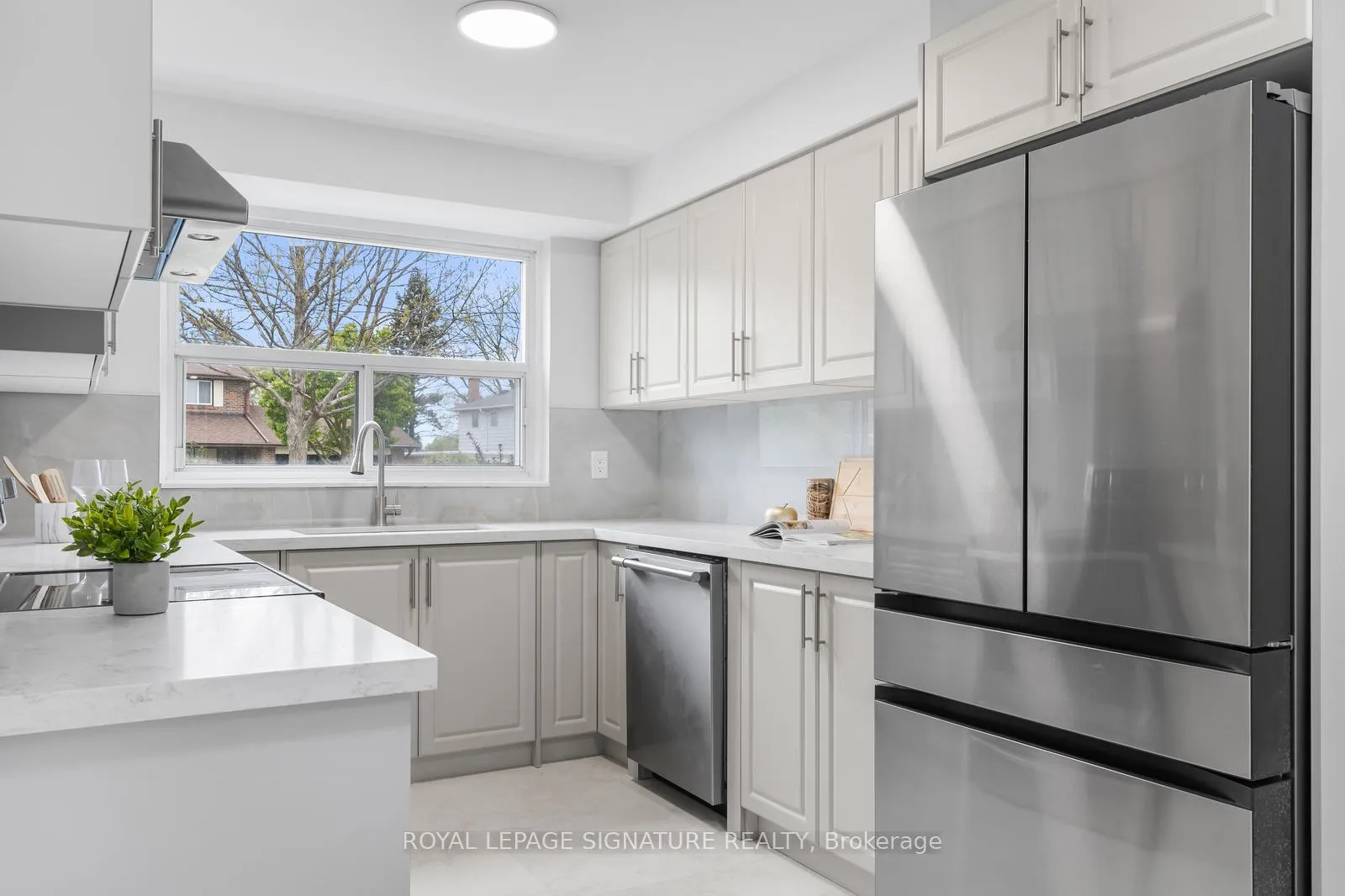 Photo 11 of 17 Norfield Crescent, Etobicoke, Elms-Old Rexdale — HOMEH