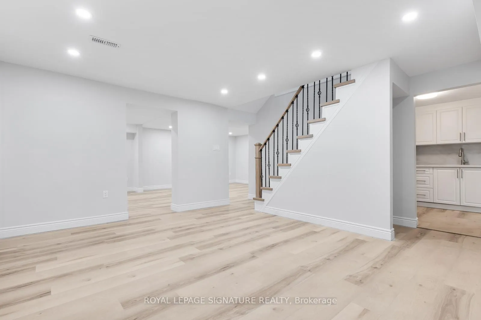 Photo 27 of 17 Norfield Crescent, Etobicoke, Elms-Old Rexdale — HOMEH
