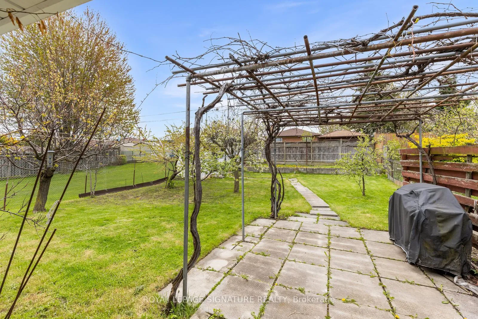 Photo 31 of 17 Norfield Crescent, Etobicoke, Elms-Old Rexdale — HOMEH