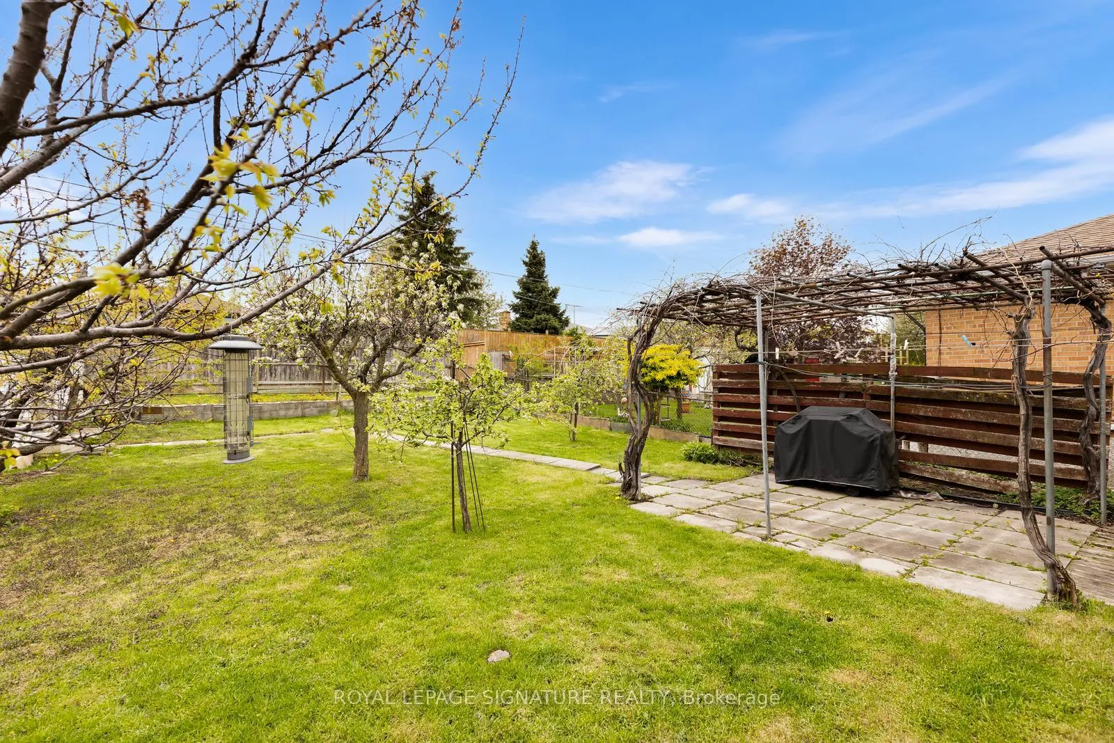 Photo 32 of 17 Norfield Crescent, Etobicoke, Elms-Old Rexdale — HOMEH