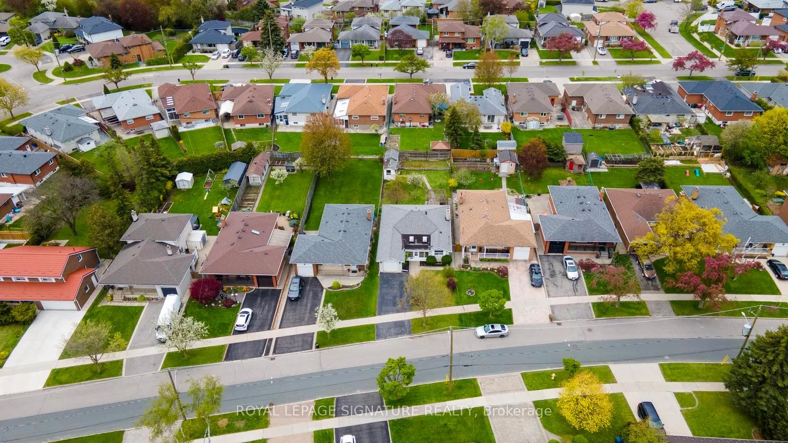 Photo 36 of 17 Norfield Crescent, Etobicoke, Elms-Old Rexdale — HOMEH