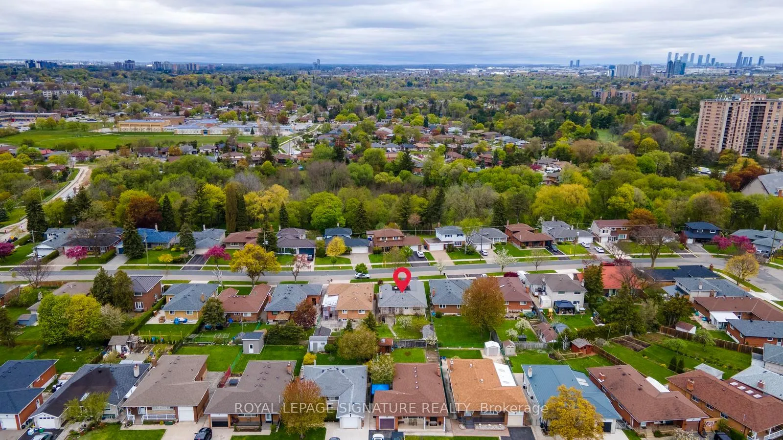 Photo 40 of 17 Norfield Crescent, Etobicoke, Elms-Old Rexdale — HOMEH