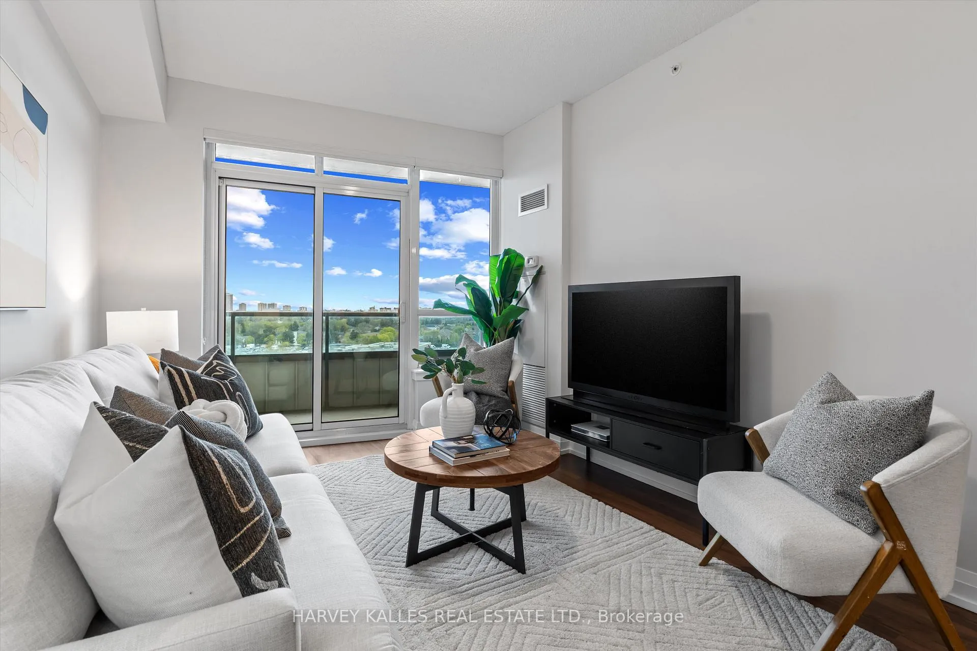 Photo 3 of Unit 709, 7171 Yonge Street, Markham, Grandview — HOMEH