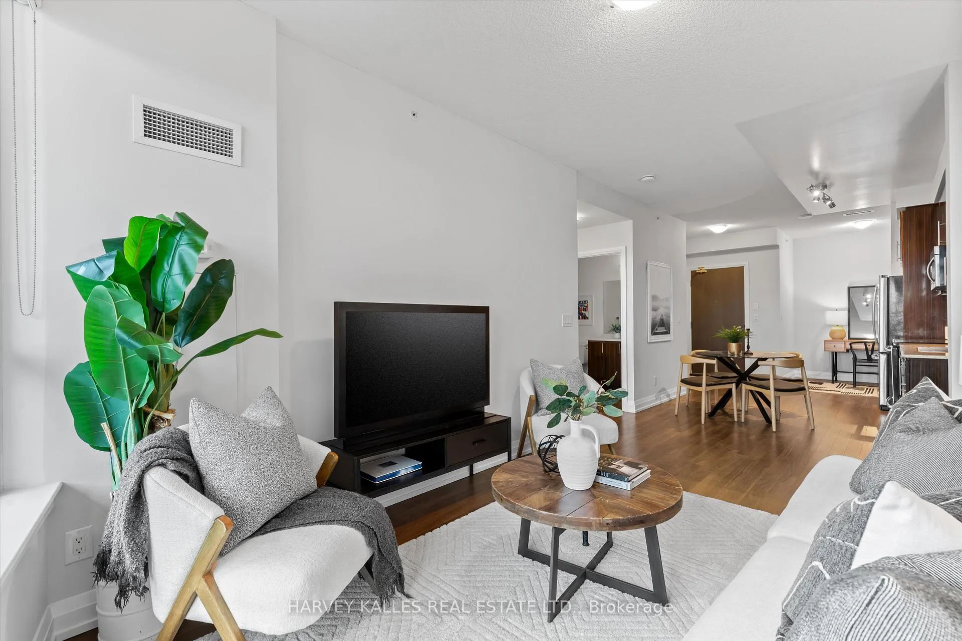 Photo 4 of Unit 709, 7171 Yonge Street, Markham, Grandview — HOMEH