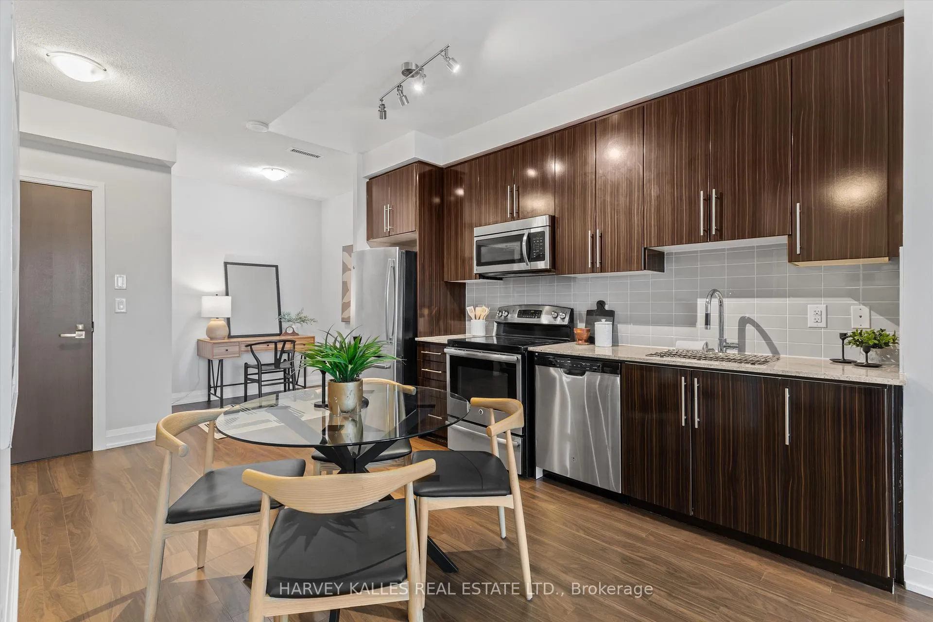 Photo 8 of Unit 709, 7171 Yonge Street, Markham, Grandview — HOMEH