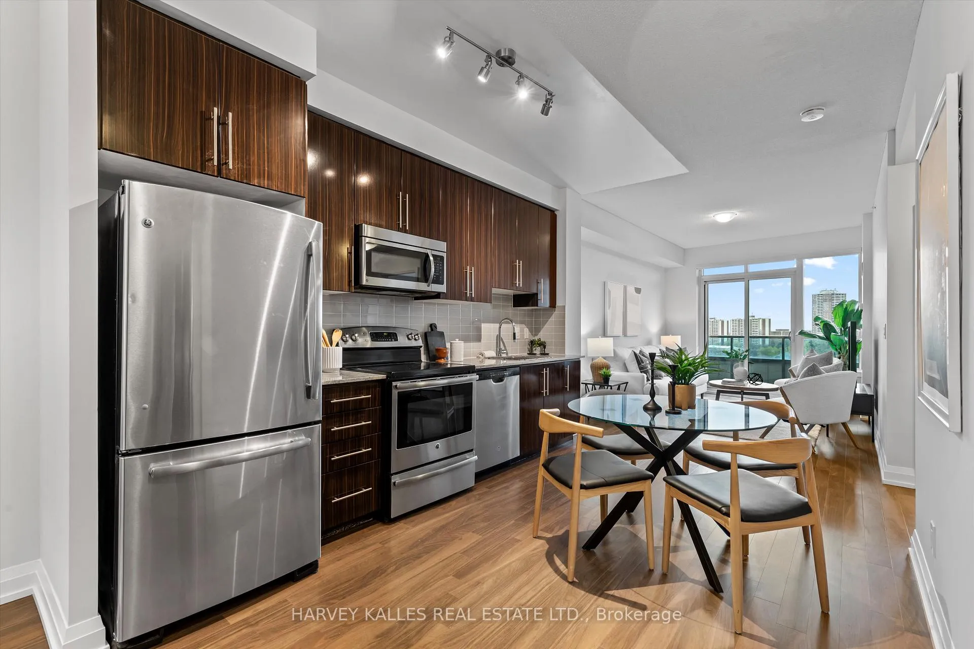 Photo 9 of Unit 709, 7171 Yonge Street, Markham, Grandview — HOMEH