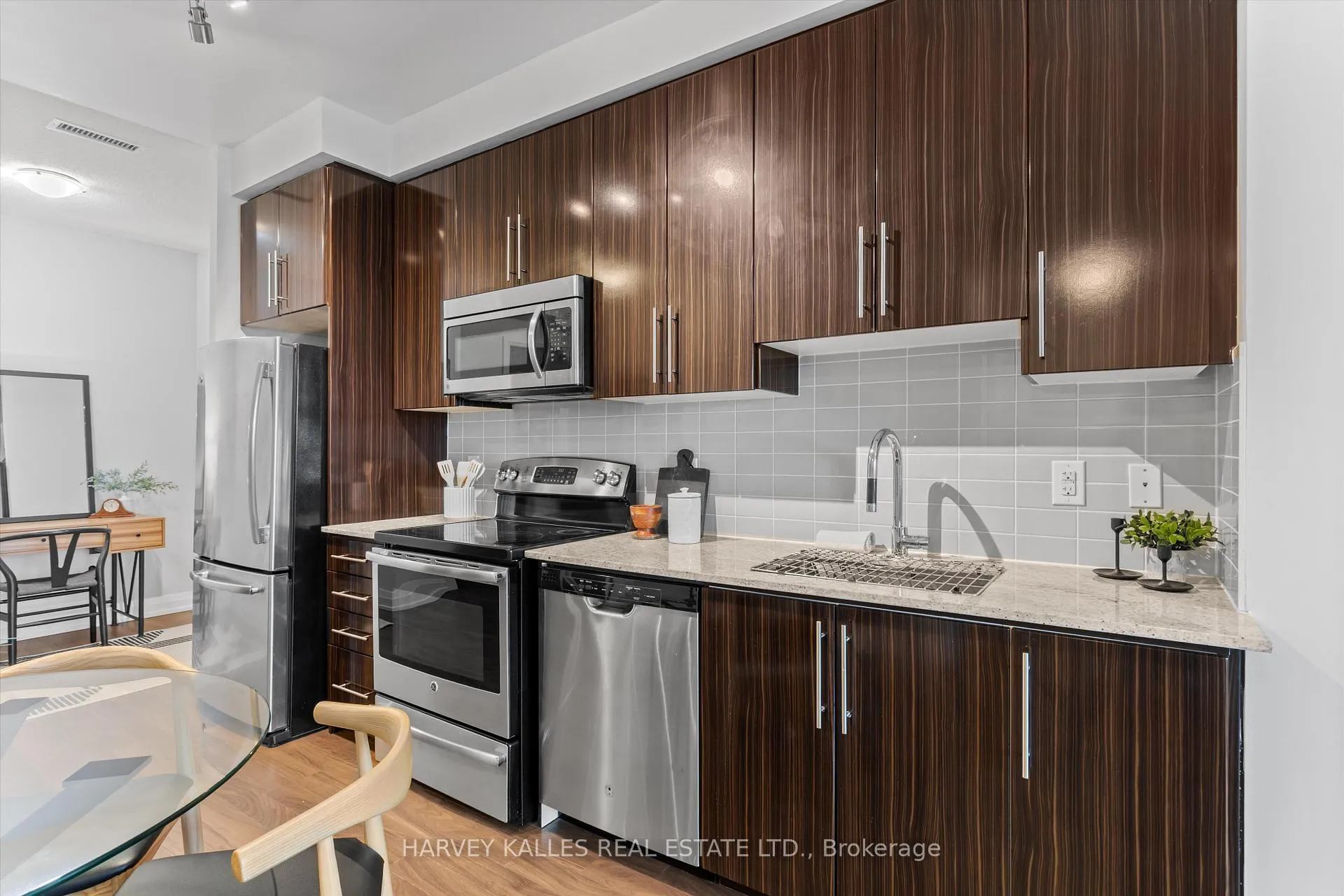 Photo 10 of Unit 709, 7171 Yonge Street, Markham, Grandview — HOMEH