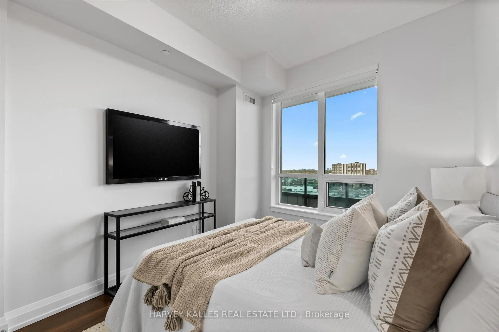 Photo 16 of Unit 709, 7171 Yonge Street, Markham, Grandview — HOMEH
