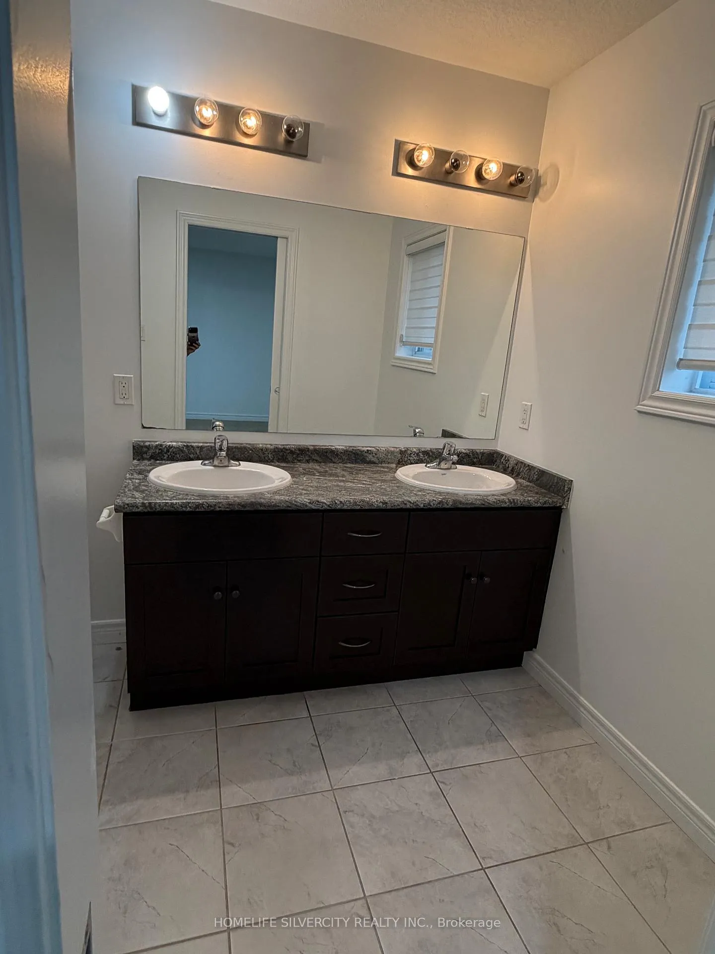 Photo 11 of 1838 Reilly Walk, London, North D — HOMEH