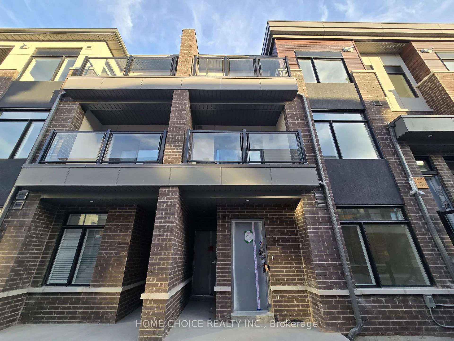 Front of Unit 1006, 1695 Dersan Street