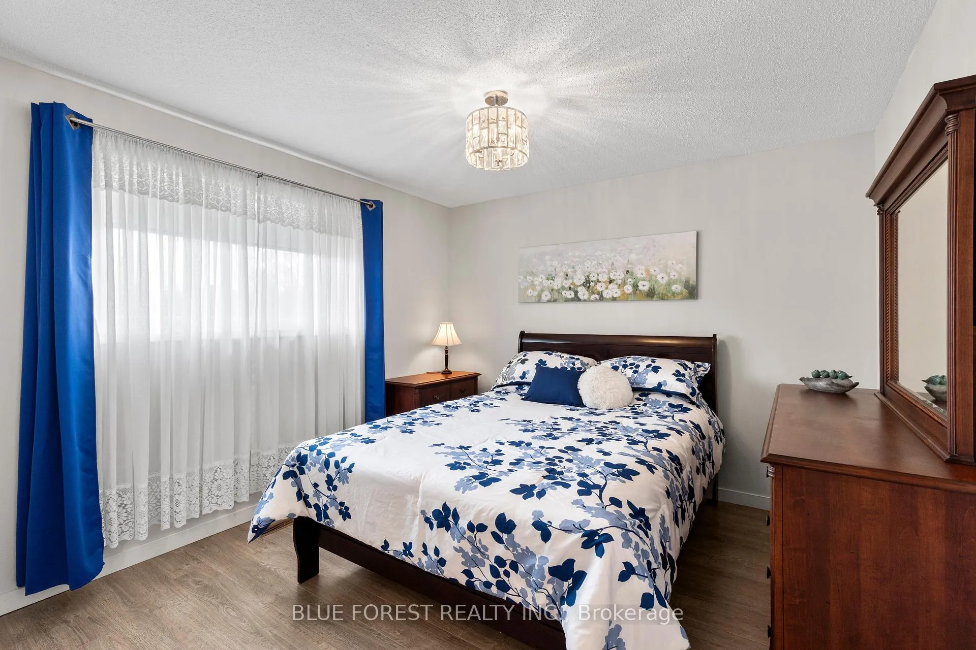 Photo 38 of 275 Portsmouth Crescent E, London, East I — HOMEH