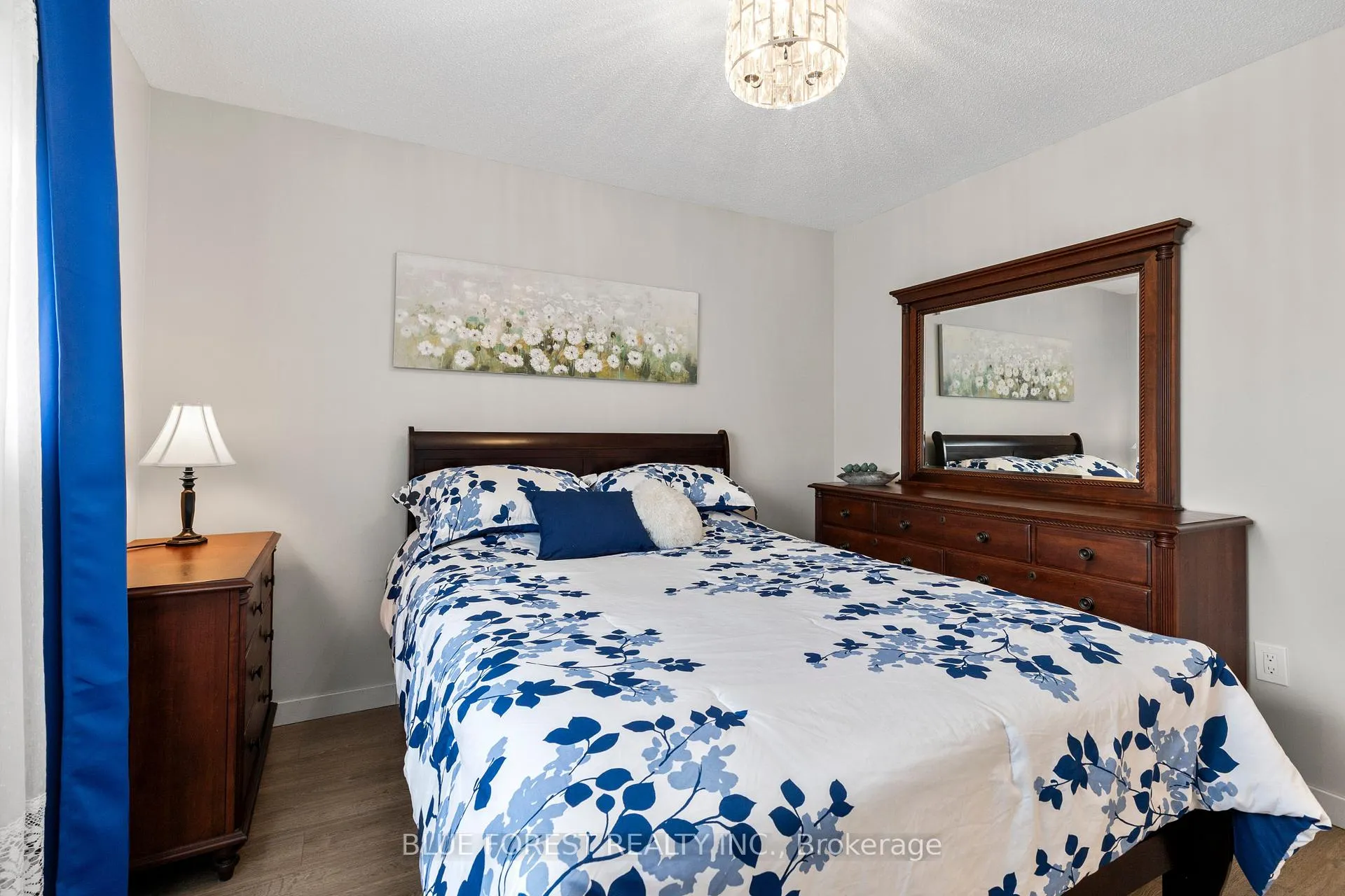 Photo 39 of 275 Portsmouth Crescent E, London, East I — HOMEH