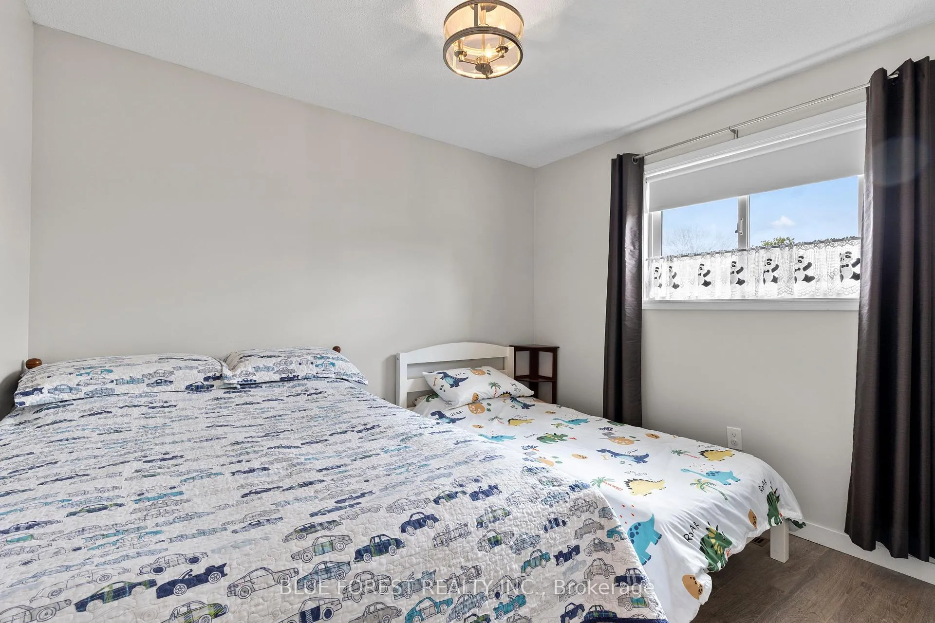 Photo 12 of 275 Portsmouth Crescent E, London, East I — HOMEH