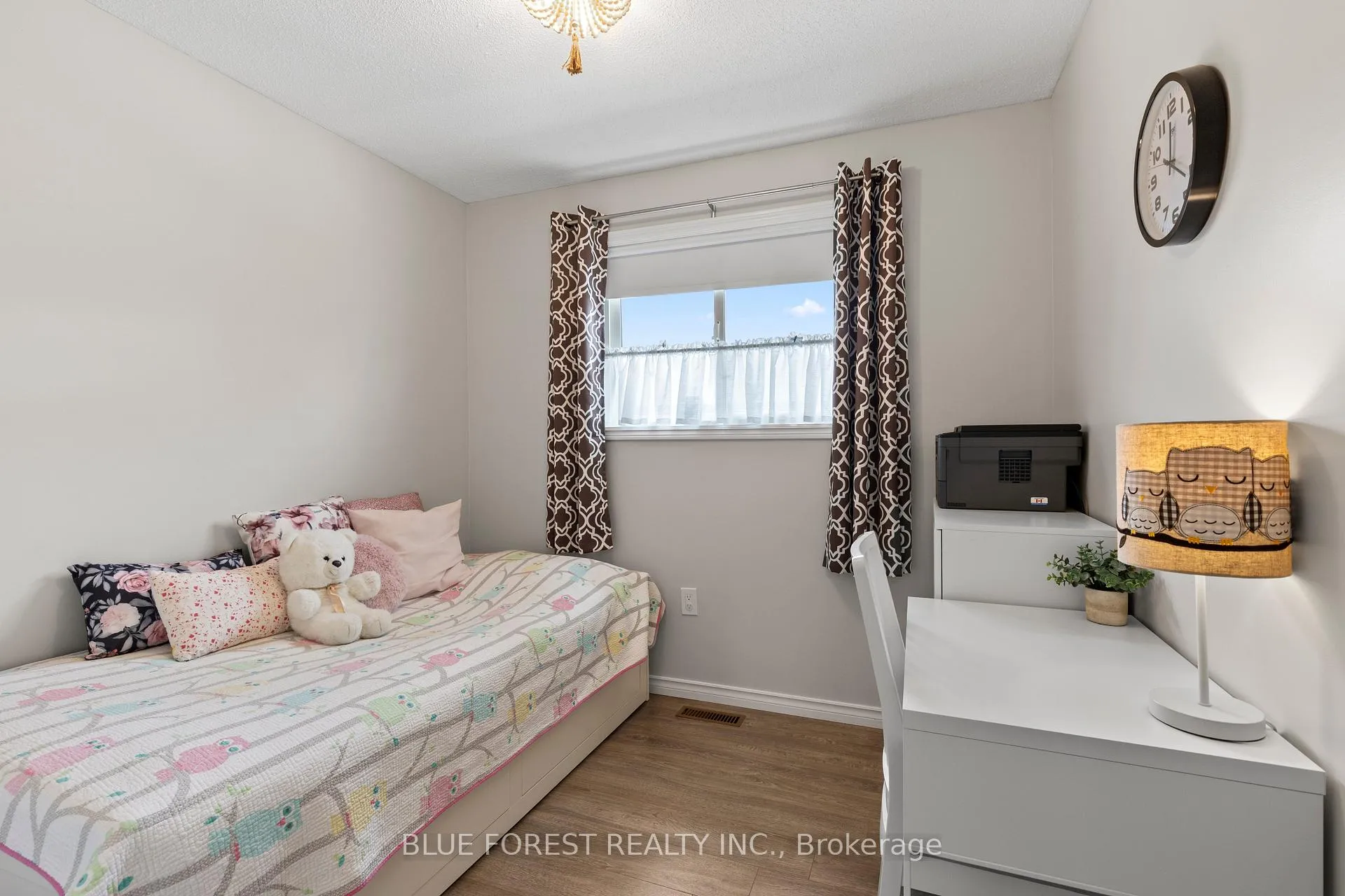 Photo 14 of 275 Portsmouth Crescent E, London, East I — HOMEH
