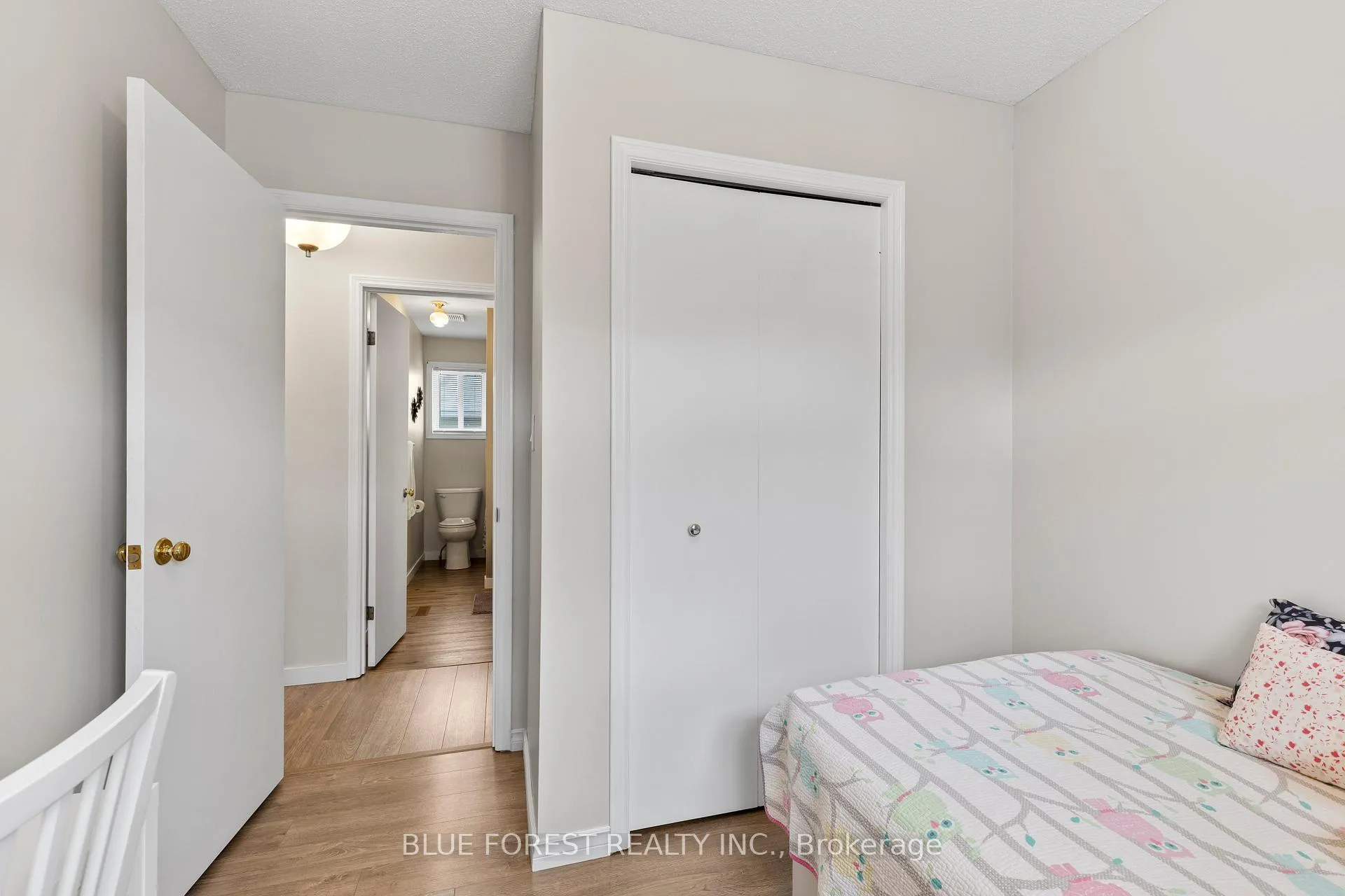 Photo 15 of 275 Portsmouth Crescent E, London, East I — HOMEH