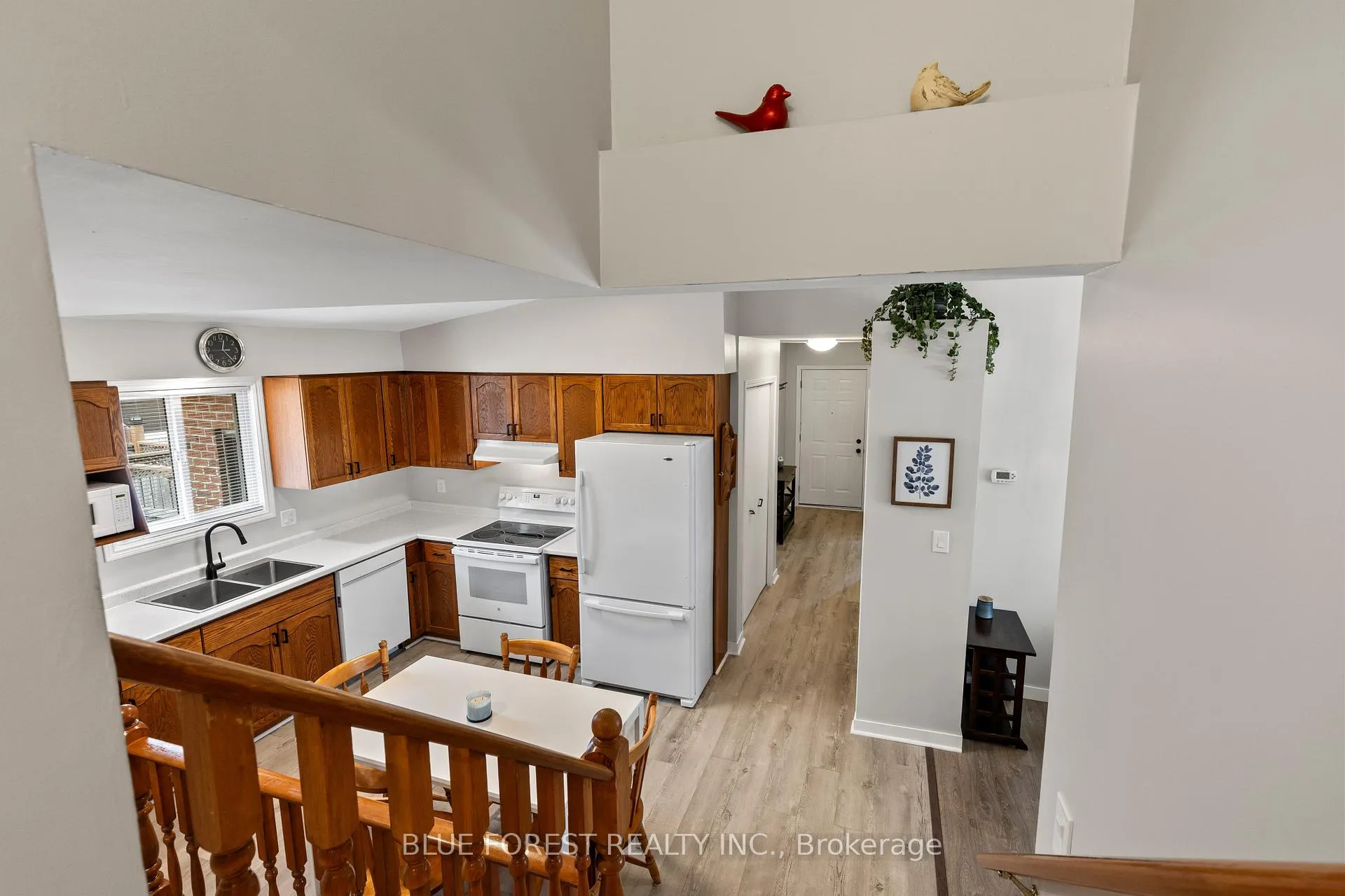 Photo 18 of 275 Portsmouth Crescent E, London, East I — HOMEH
