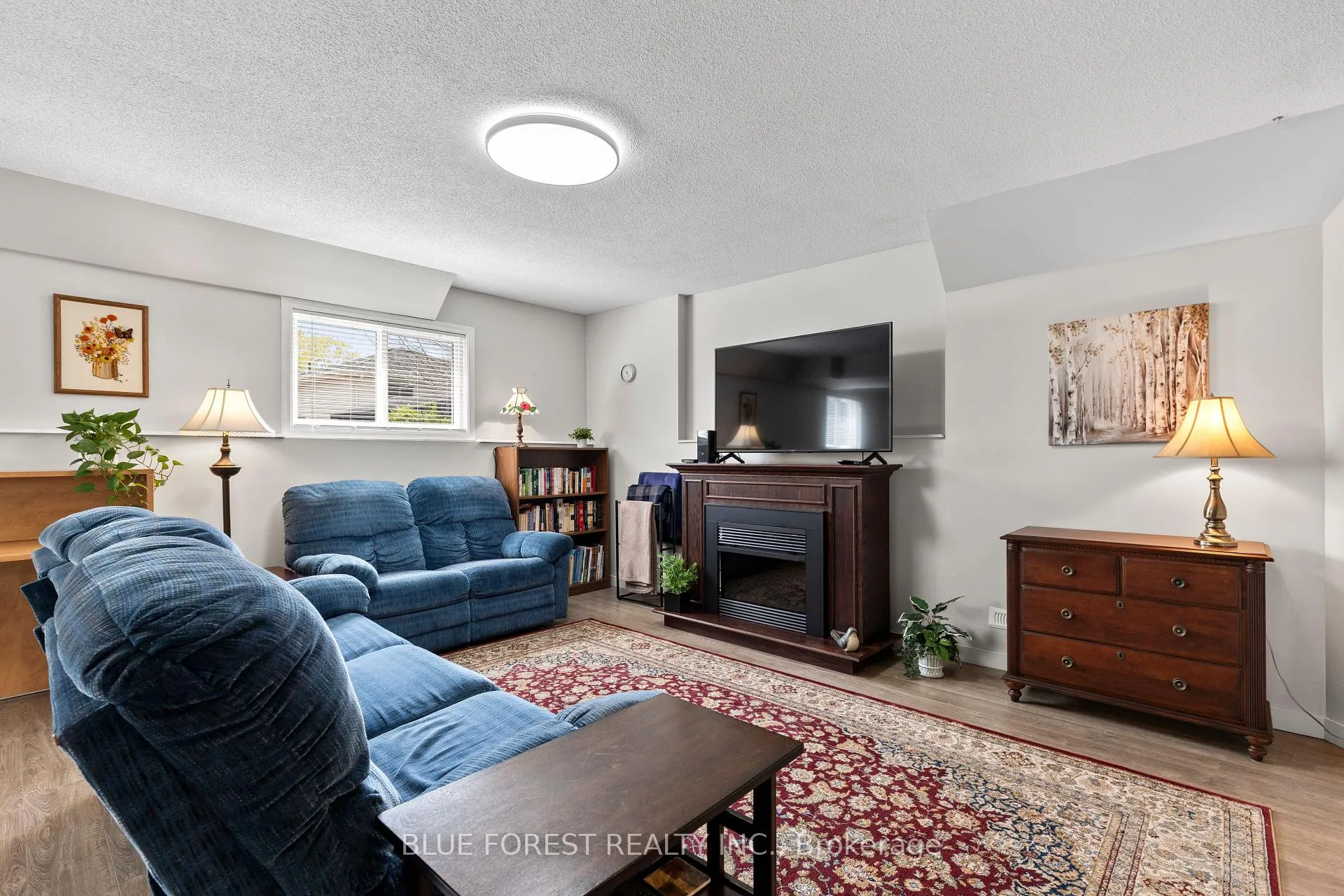 Photo 19 of 275 Portsmouth Crescent E, London, East I — HOMEH