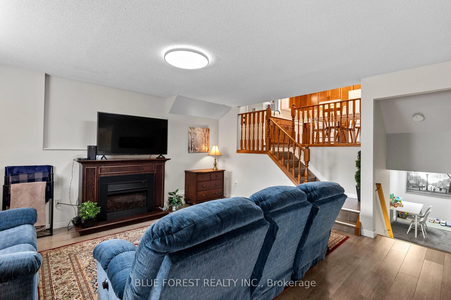 Photo 20 of 275 Portsmouth Crescent E, London, East I — HOMEH