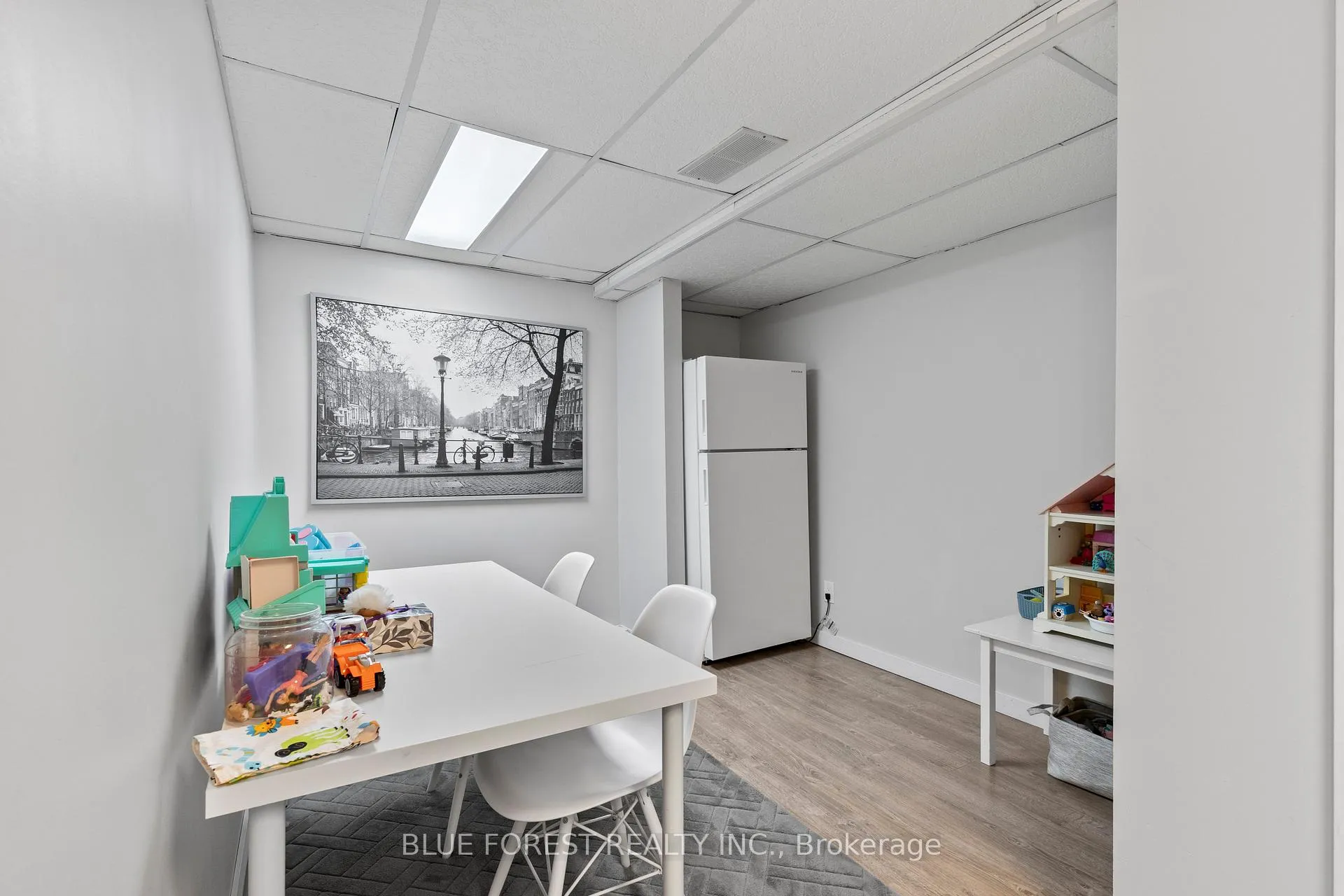 Photo 41 of 275 Portsmouth Crescent E, London, East I — HOMEH