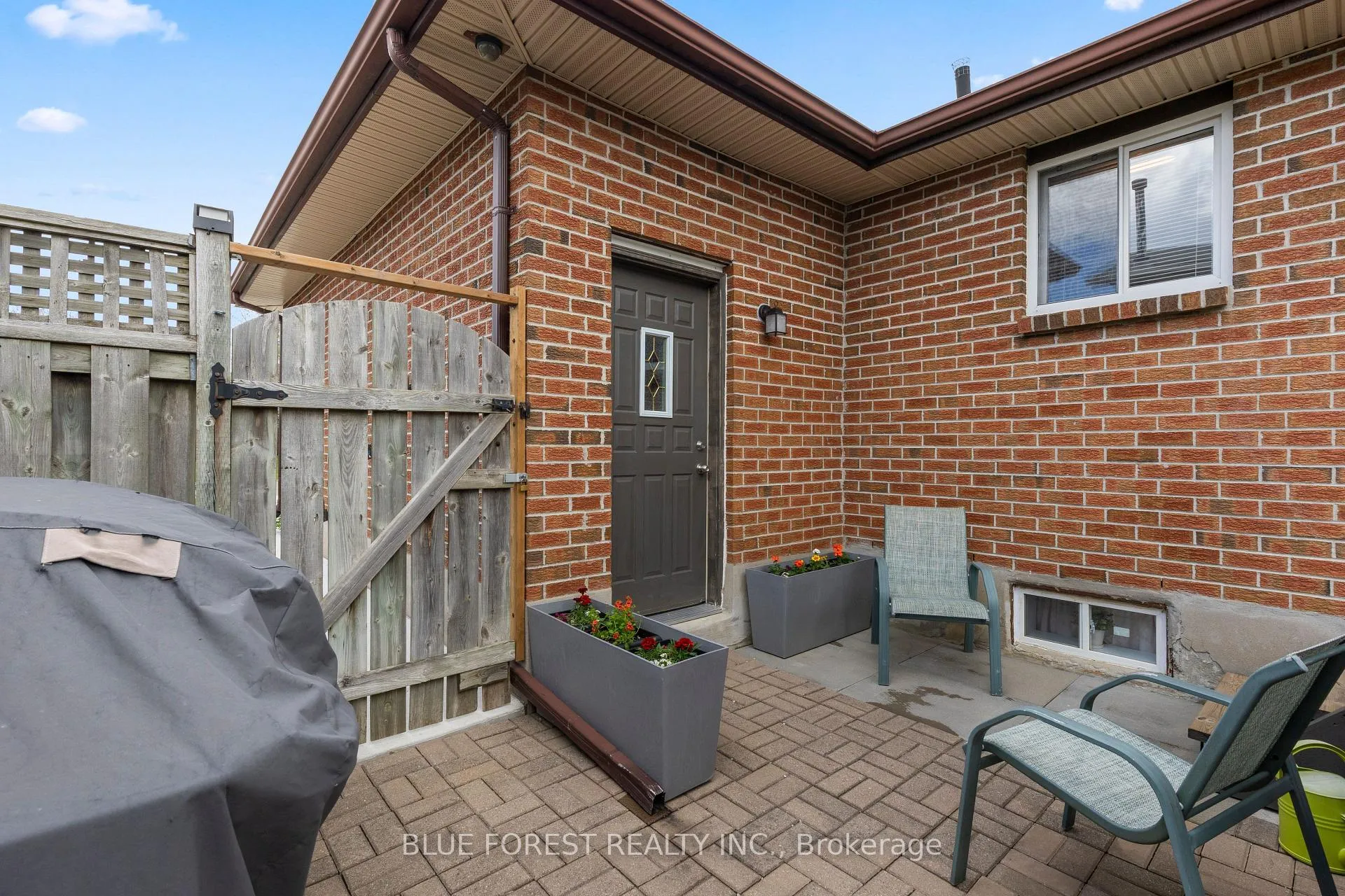Photo 42 of 275 Portsmouth Crescent E, London, East I — HOMEH