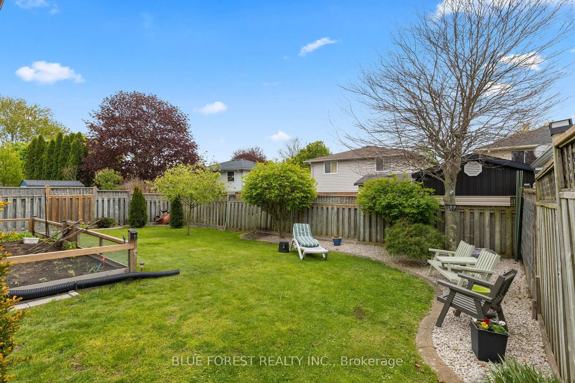 Photo 43 of 275 Portsmouth Crescent E, London, East I — HOMEH