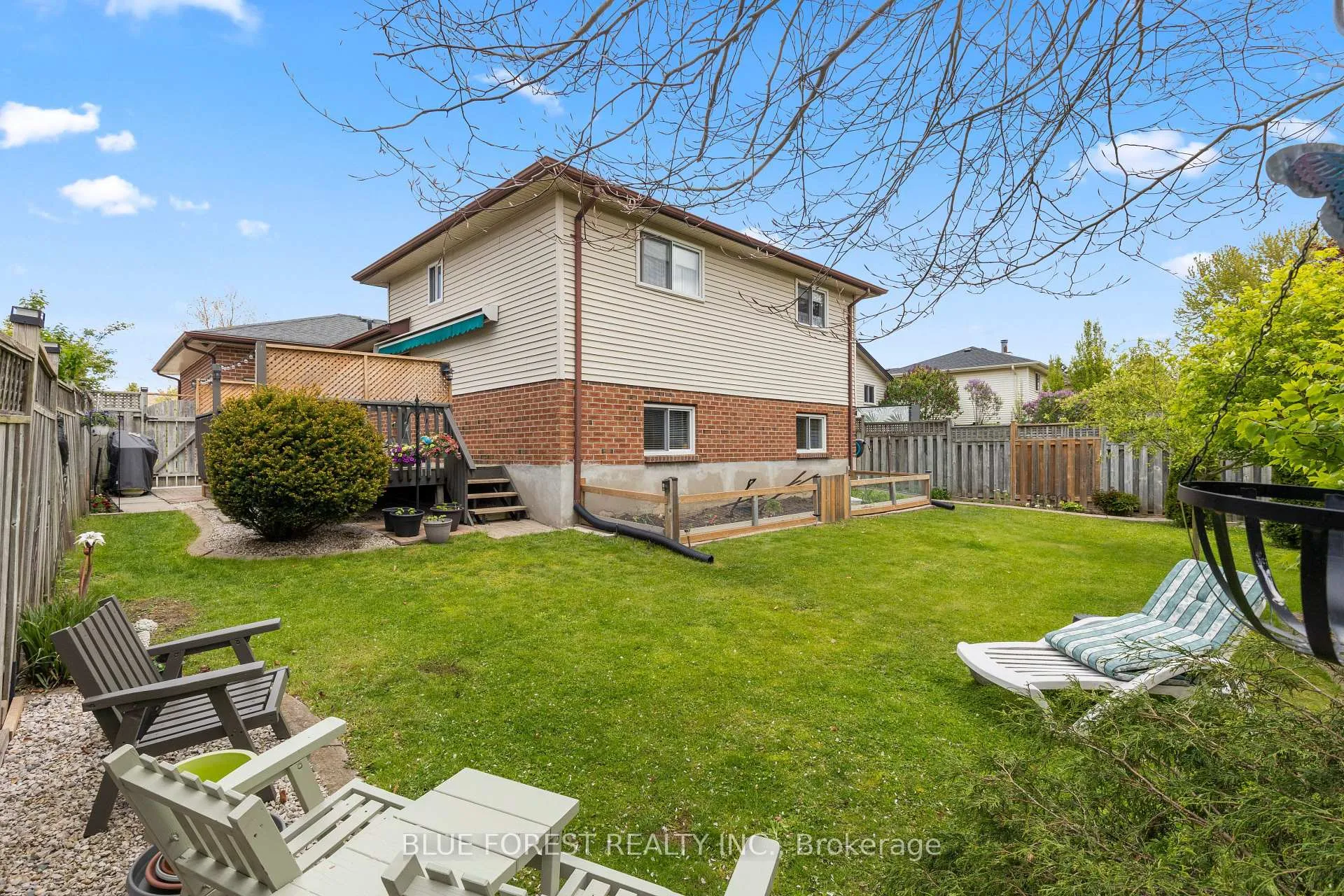 Photo 32 of 275 Portsmouth Crescent E, London, East I — HOMEH