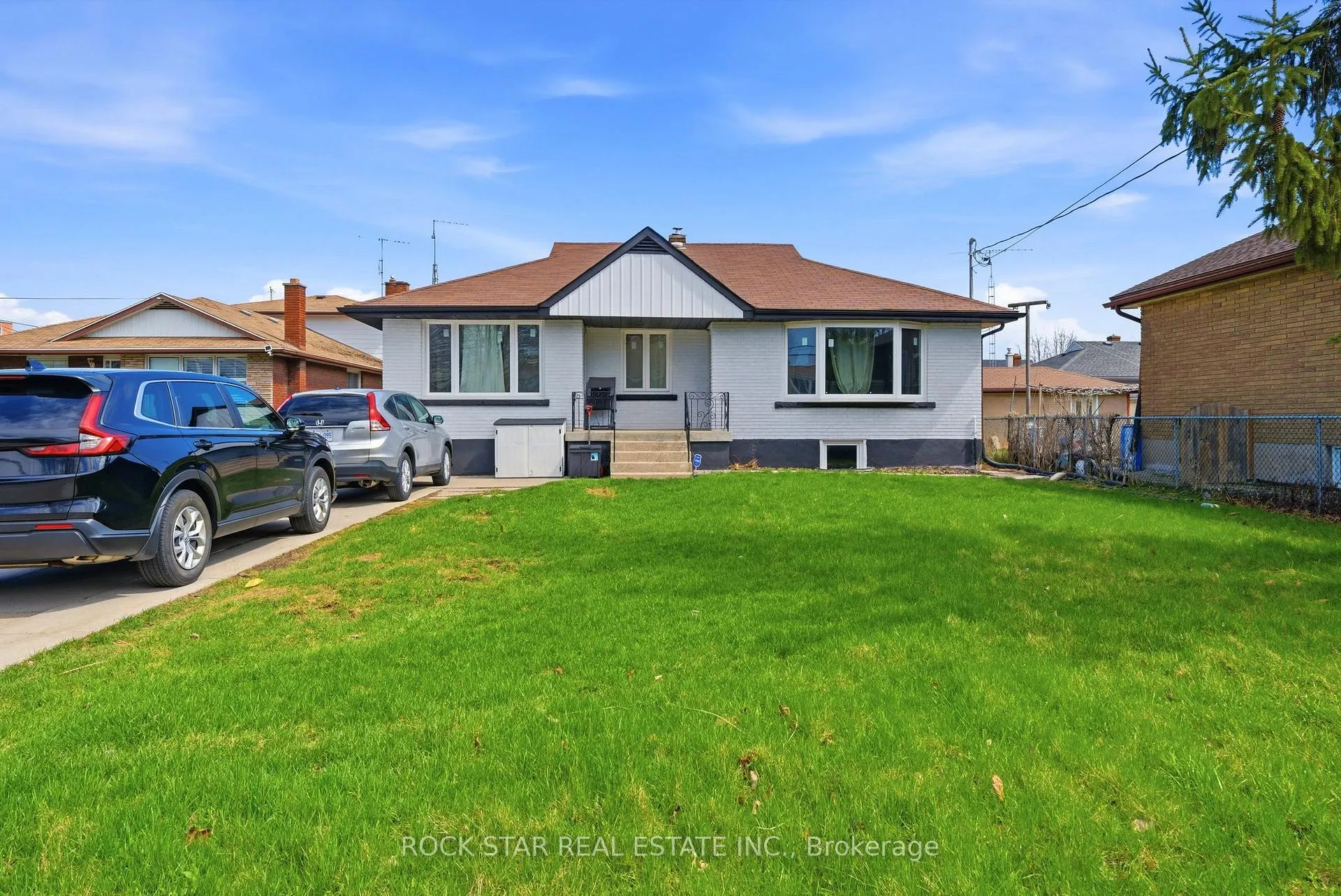Photo 2 of 250 Grantham Avenue, St. Catharines, Carlton/Bunting — HOMEH