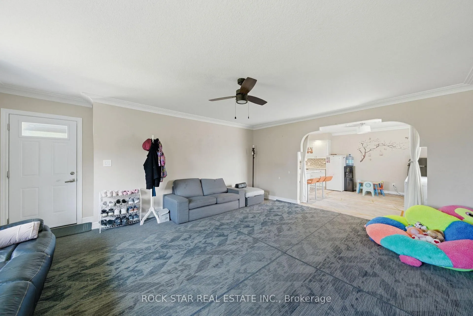 Photo 4 of 250 Grantham Avenue, St. Catharines, Carlton/Bunting — HOMEH