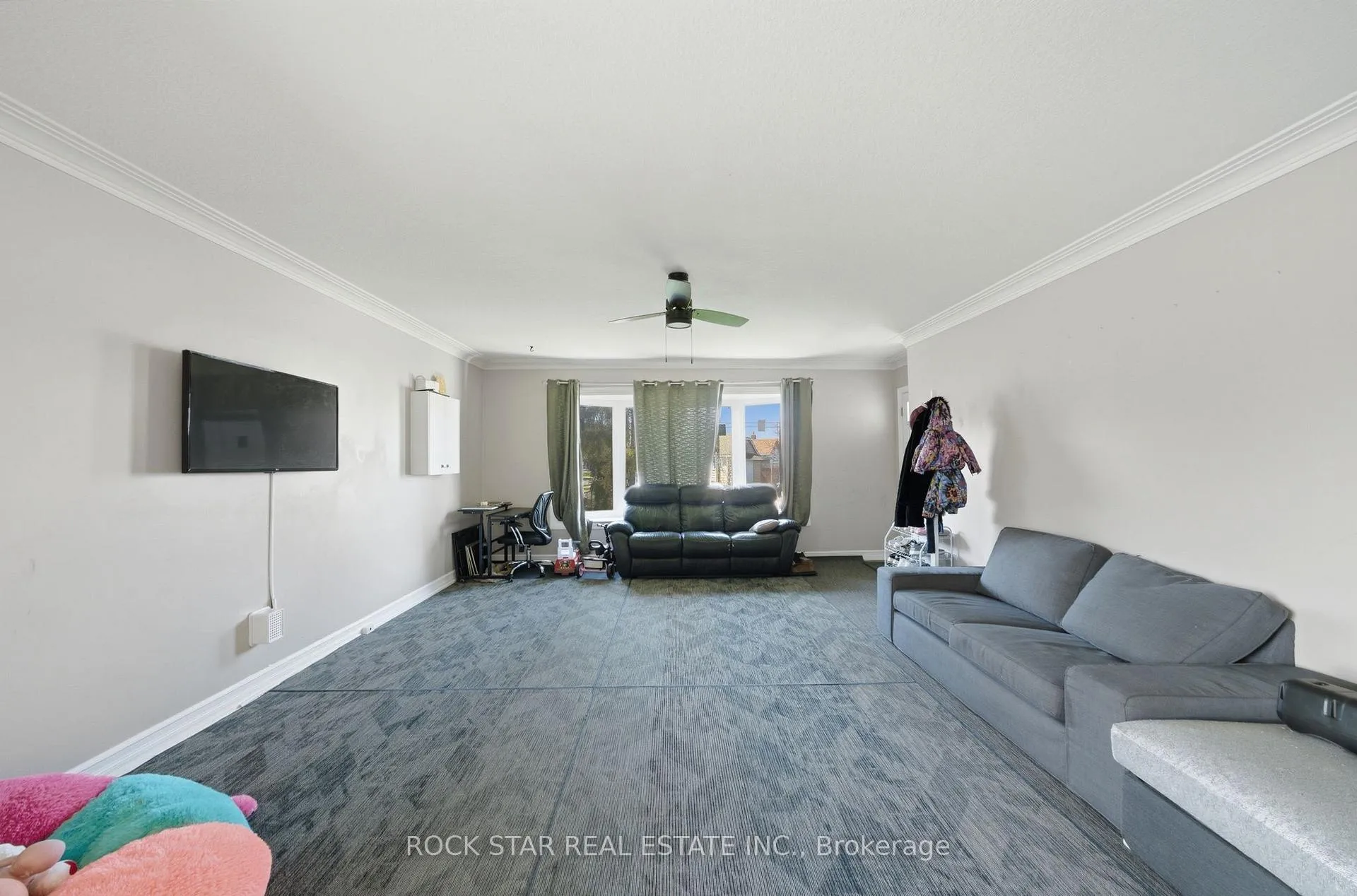 Photo 5 of 250 Grantham Avenue, St. Catharines, Carlton/Bunting — HOMEH