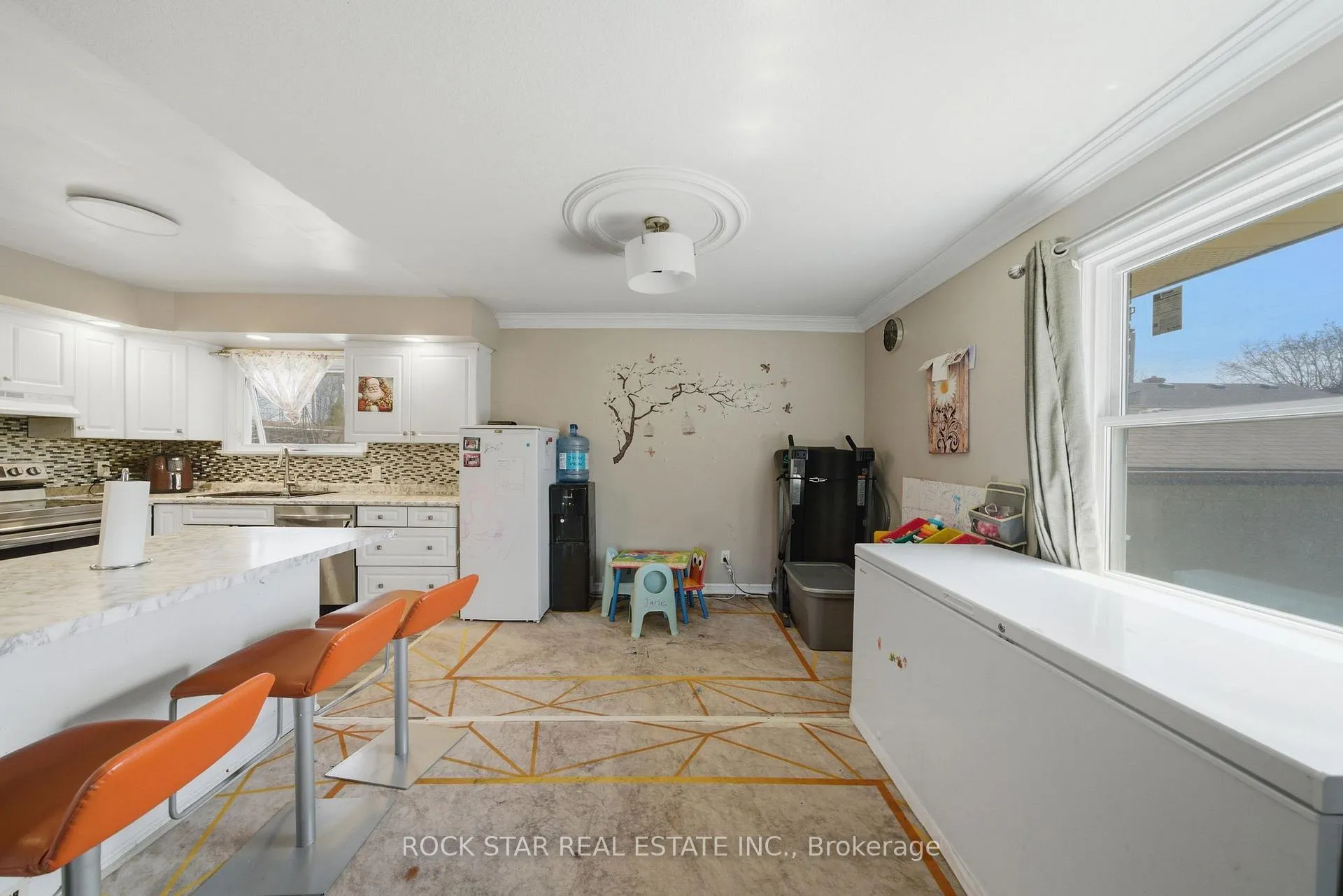 Photo 6 of 250 Grantham Avenue, St. Catharines, Carlton/Bunting — HOMEH