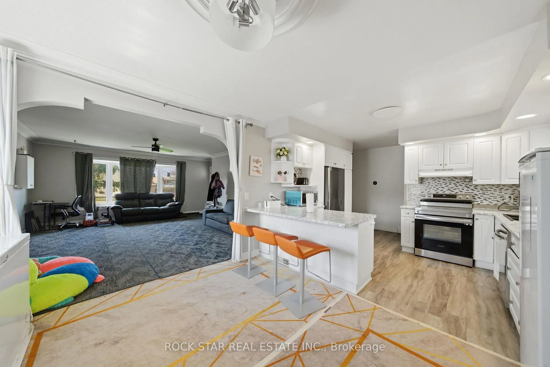 Photo 7 of 250 Grantham Avenue, St. Catharines, Carlton/Bunting — HOMEH
