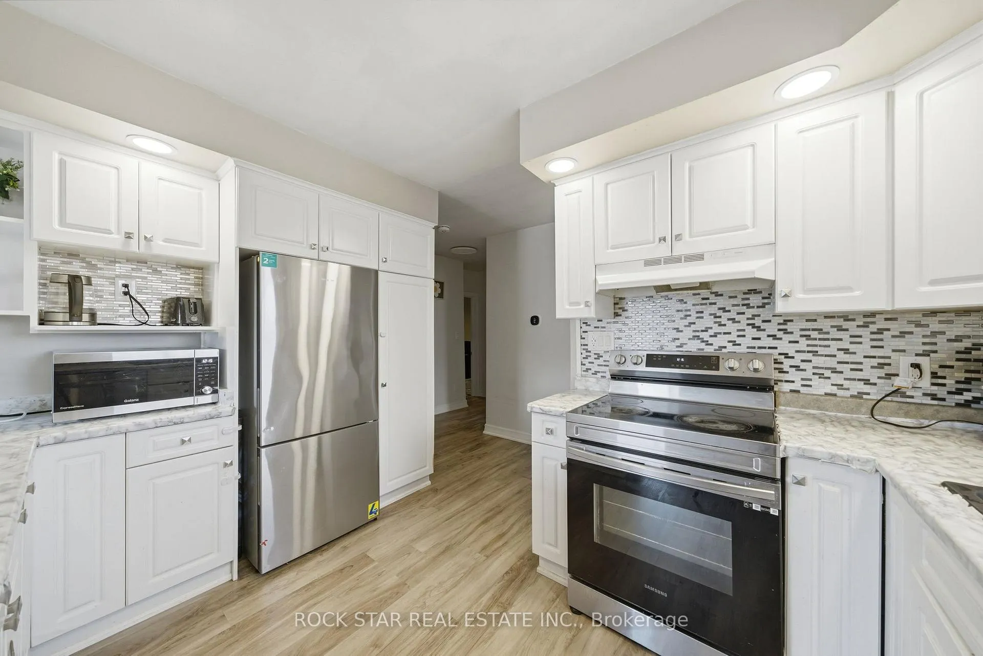 Photo 8 of 250 Grantham Avenue, St. Catharines, Carlton/Bunting — HOMEH