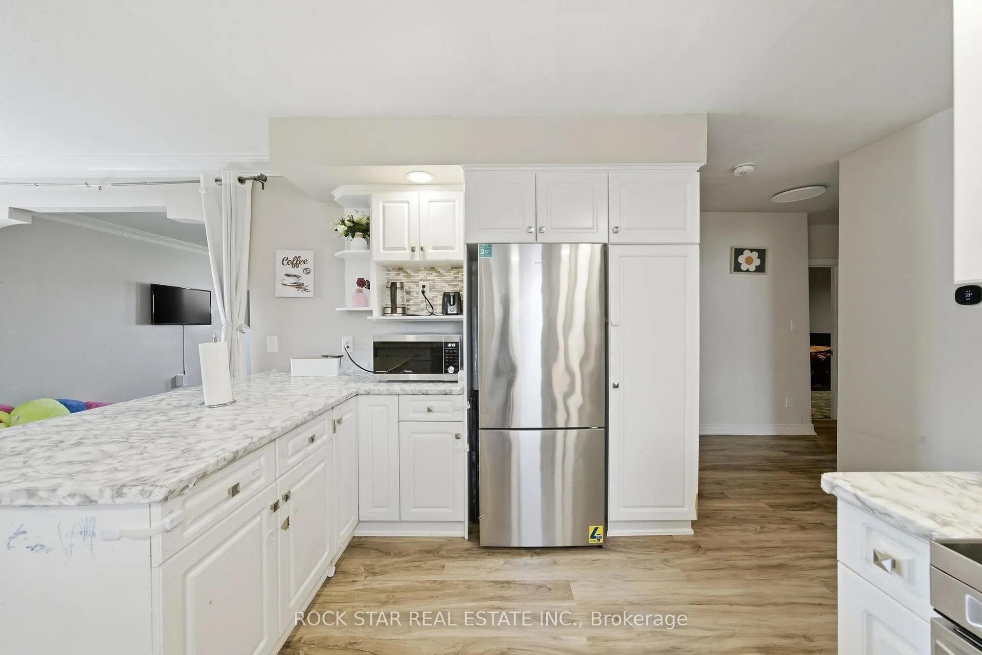 Photo 10 of 250 Grantham Avenue, St. Catharines, Carlton/Bunting — HOMEH