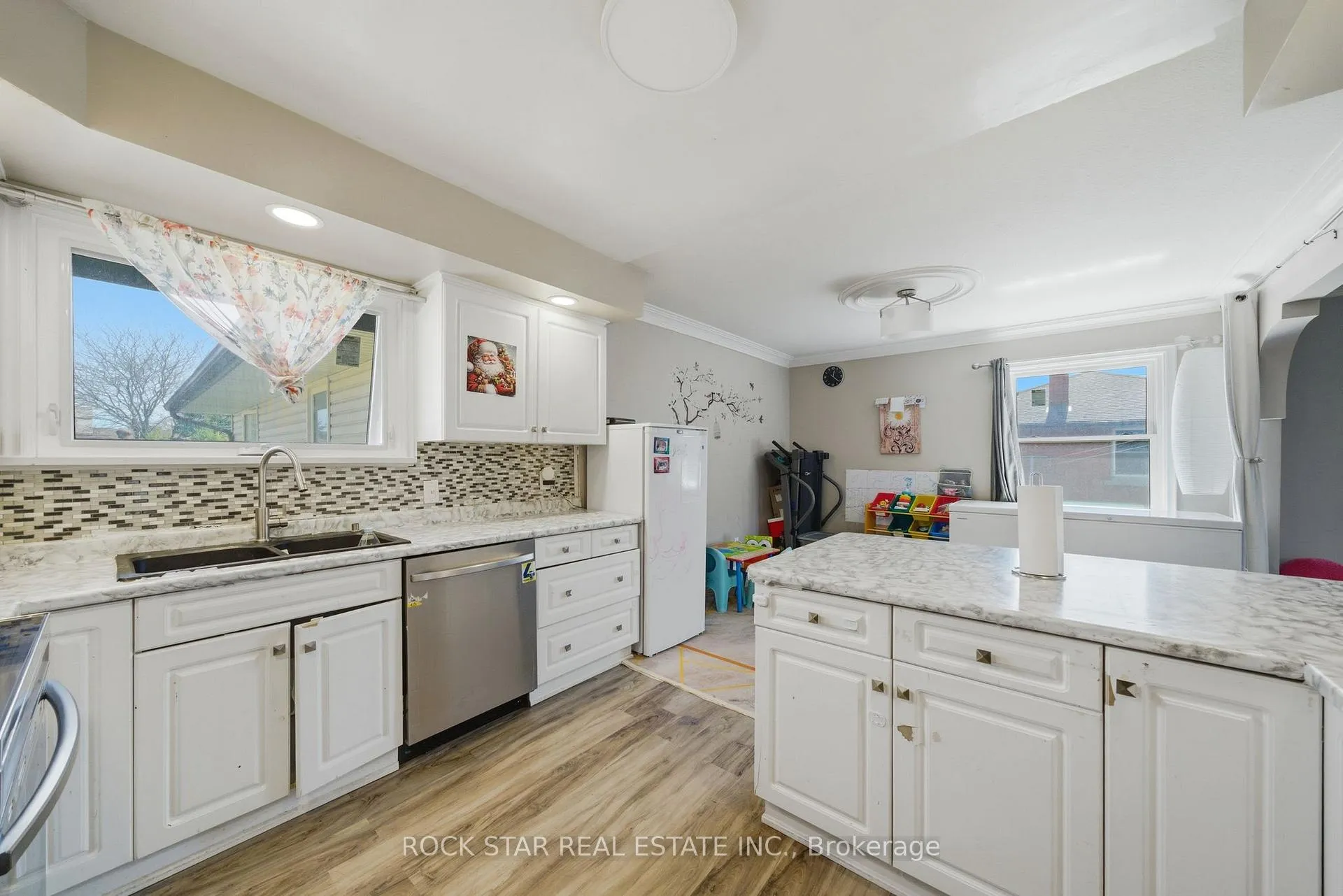 Photo 11 of 250 Grantham Avenue, St. Catharines, Carlton/Bunting — HOMEH