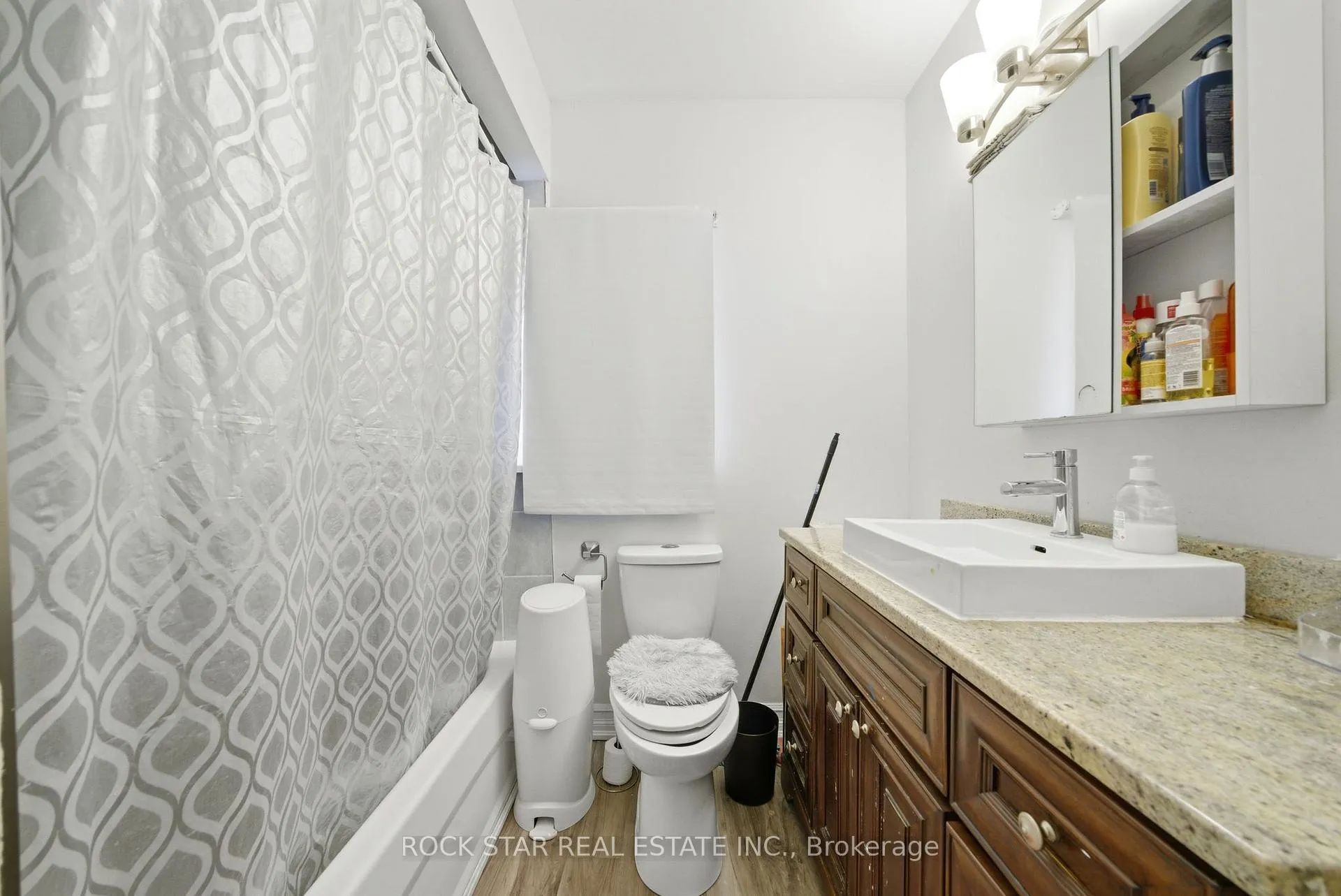 Photo 16 of 250 Grantham Avenue, St. Catharines, Carlton/Bunting — HOMEH