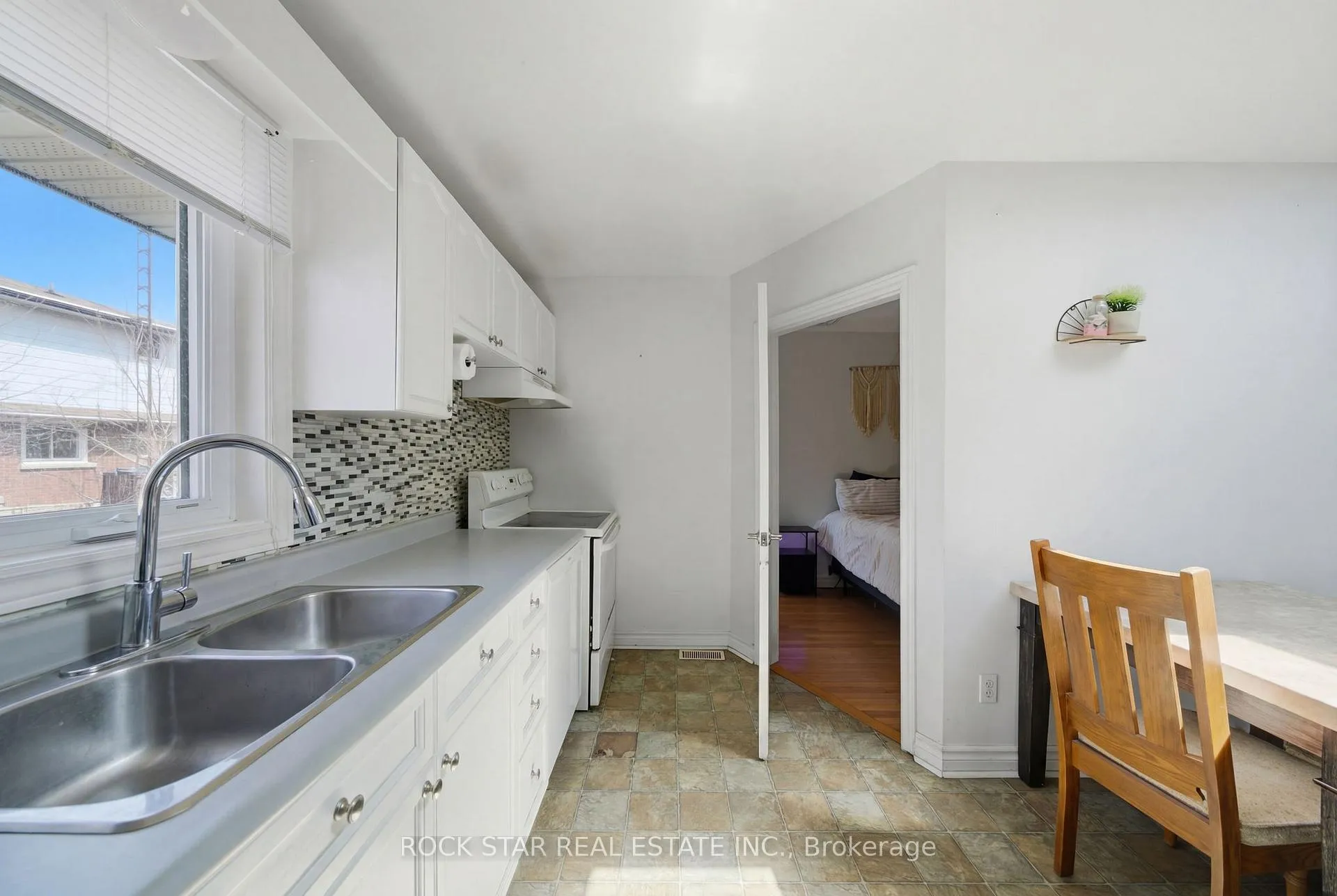 Photo 18 of 250 Grantham Avenue, St. Catharines, Carlton/Bunting — HOMEH