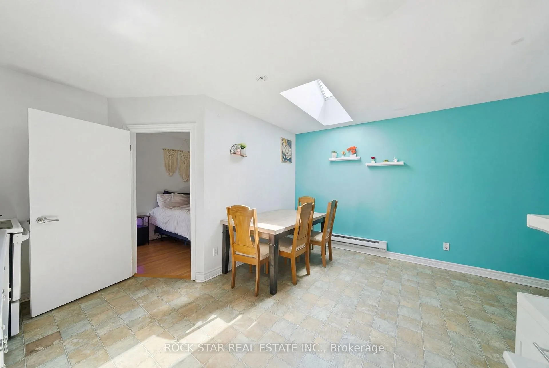 Photo 20 of 250 Grantham Avenue, St. Catharines, Carlton/Bunting — HOMEH