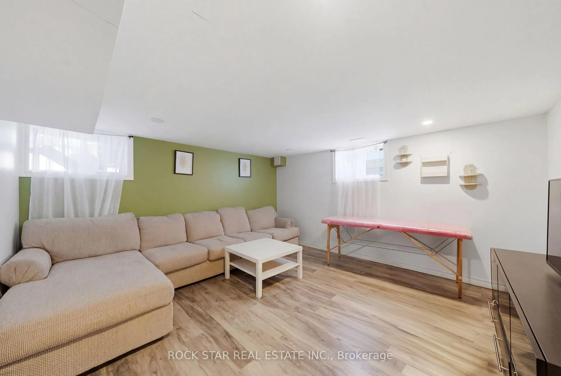 Photo 25 of 250 Grantham Avenue, St. Catharines, Carlton/Bunting — HOMEH