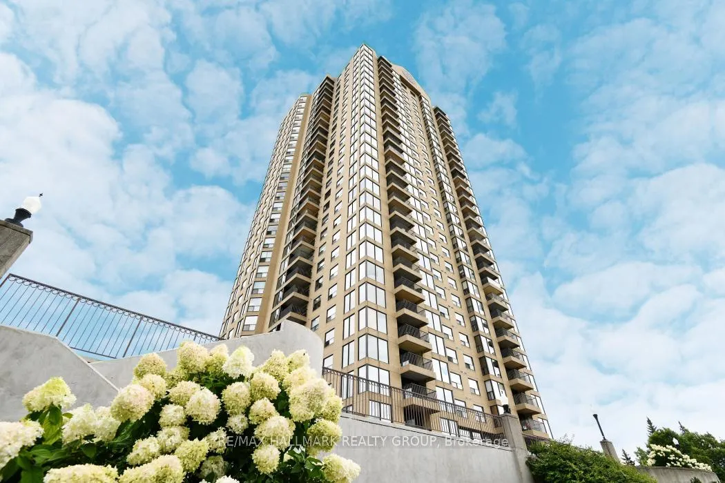 Photo 2 of Unit 207, 545 St Laurent Boulevard, Ottawa, Viscount Alexander Park — HOMEH