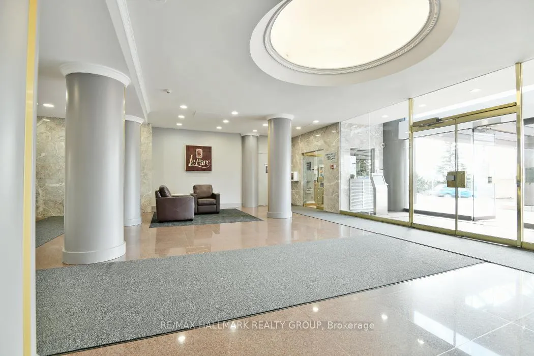 Photo 5 of Unit 207, 545 St Laurent Boulevard, Ottawa, Viscount Alexander Park — HOMEH