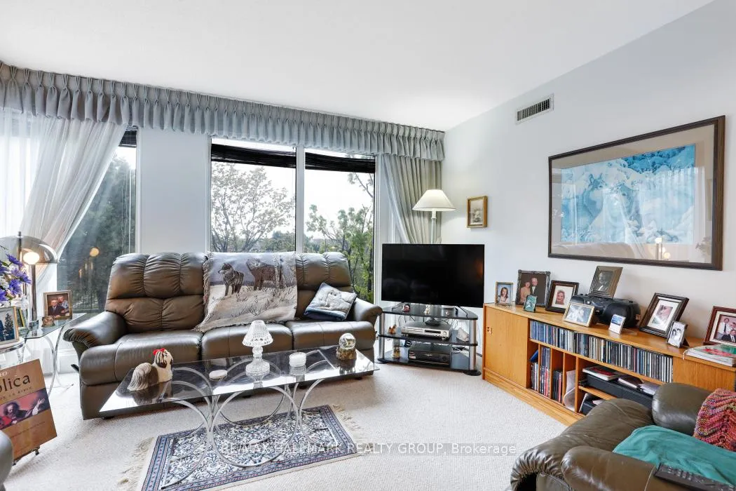 Photo 15 of Unit 207, 545 St Laurent Boulevard, Ottawa, Viscount Alexander Park — HOMEH