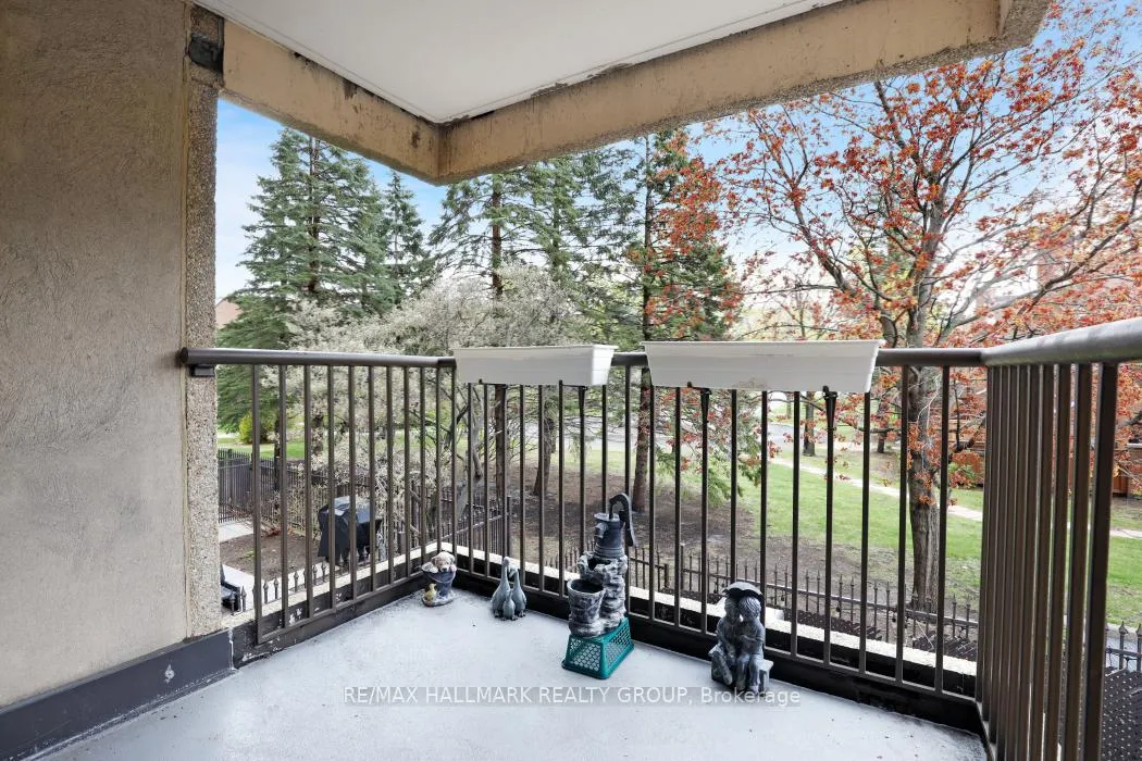 Photo 33 of Unit 207, 545 St Laurent Boulevard, Ottawa, Viscount Alexander Park — HOMEH