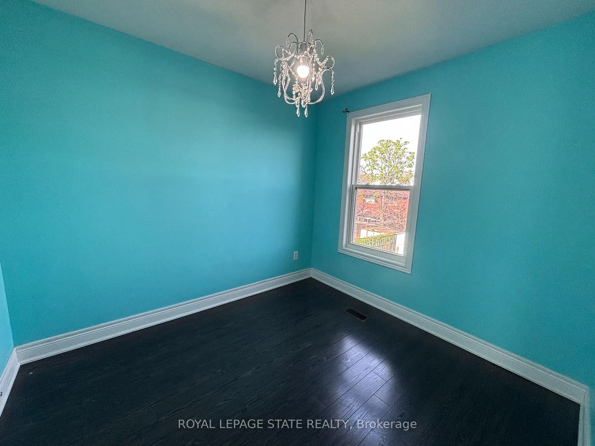 Photo 10 of 109 Belview Avenue, Hamilton, Crown Point — HOMEH