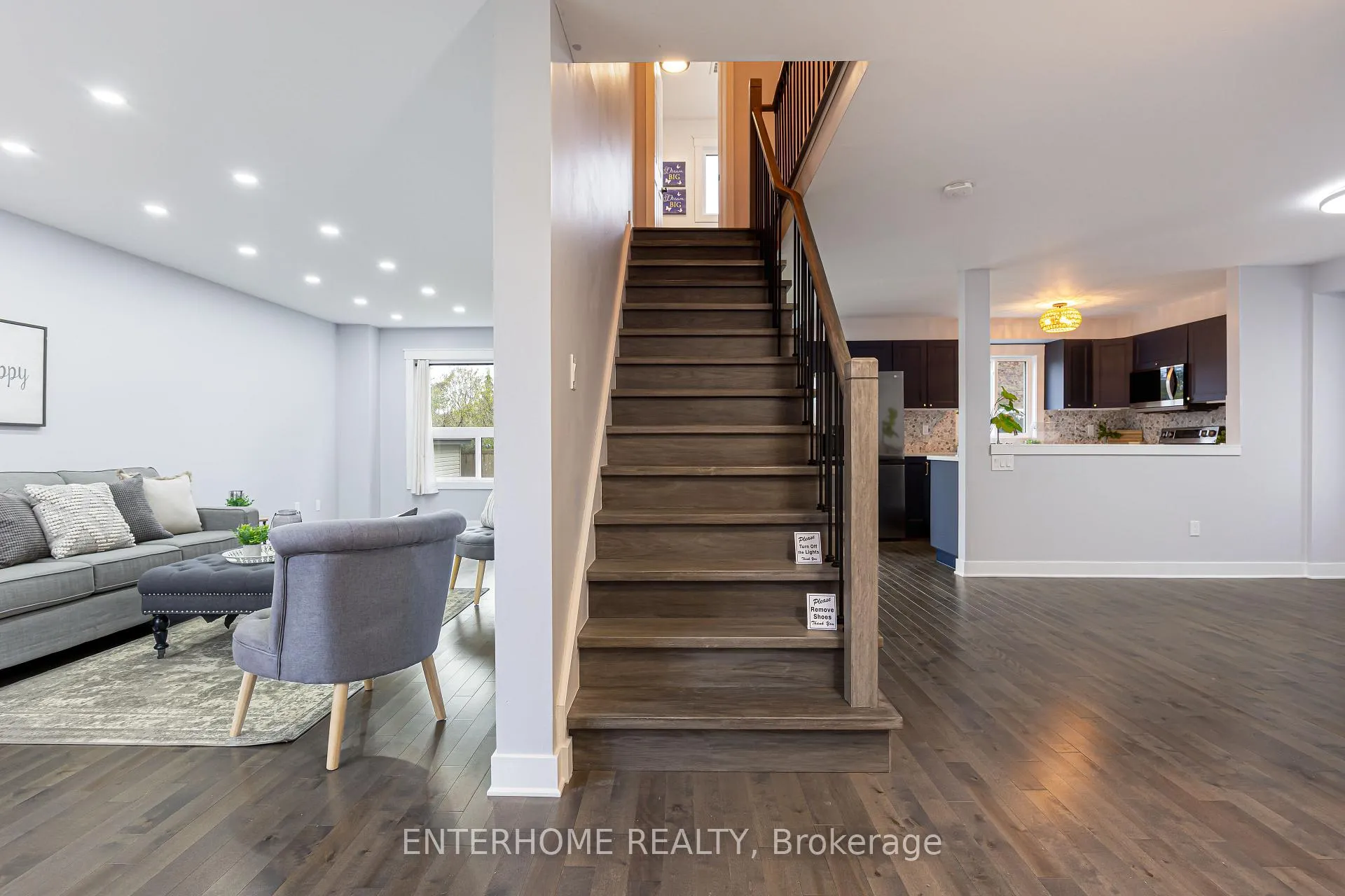 Photo 3 of 127 Birchwood Drive, Barrie, East Bayfield — HOMEH