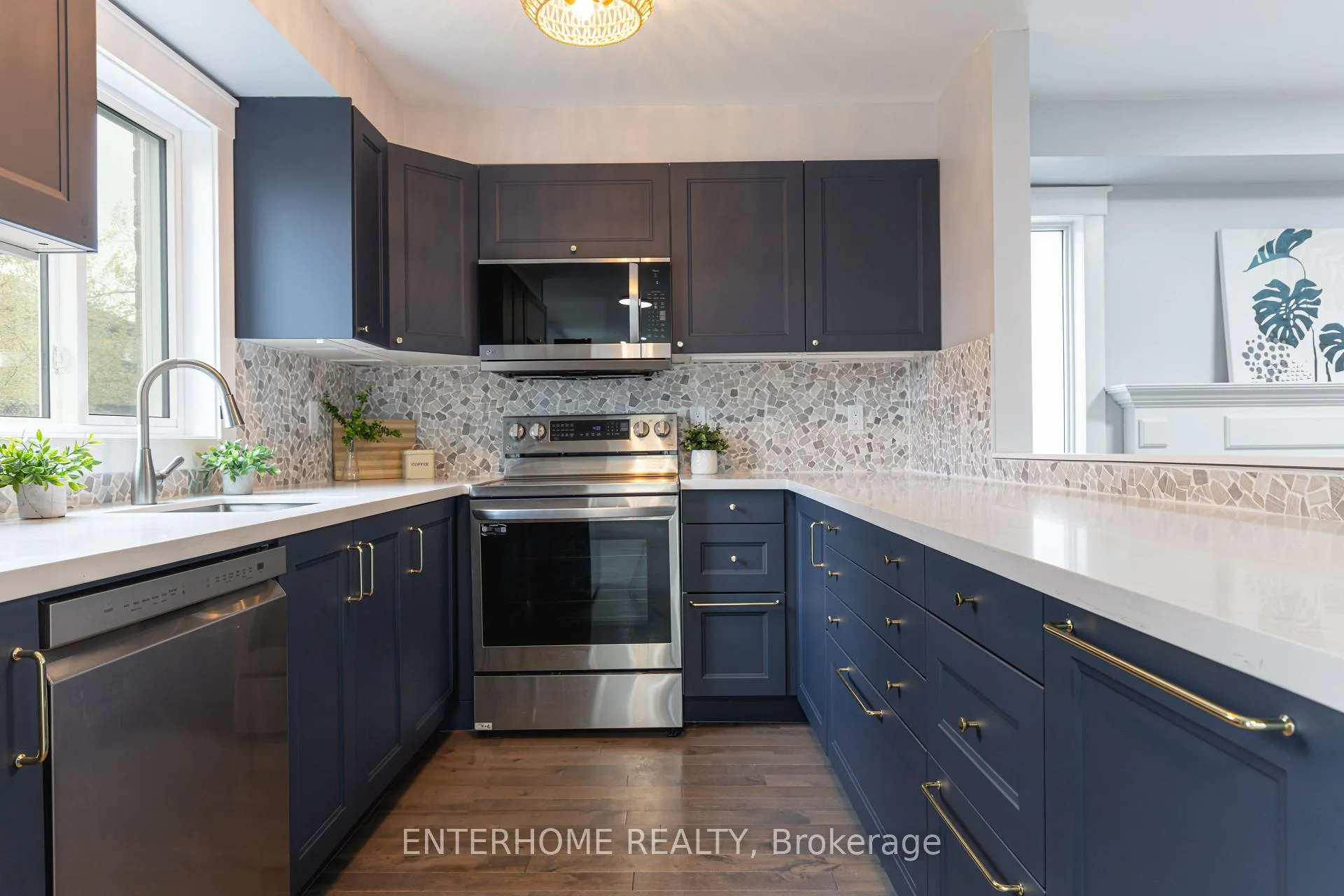Photo 4 of 127 Birchwood Drive, Barrie, East Bayfield — HOMEH