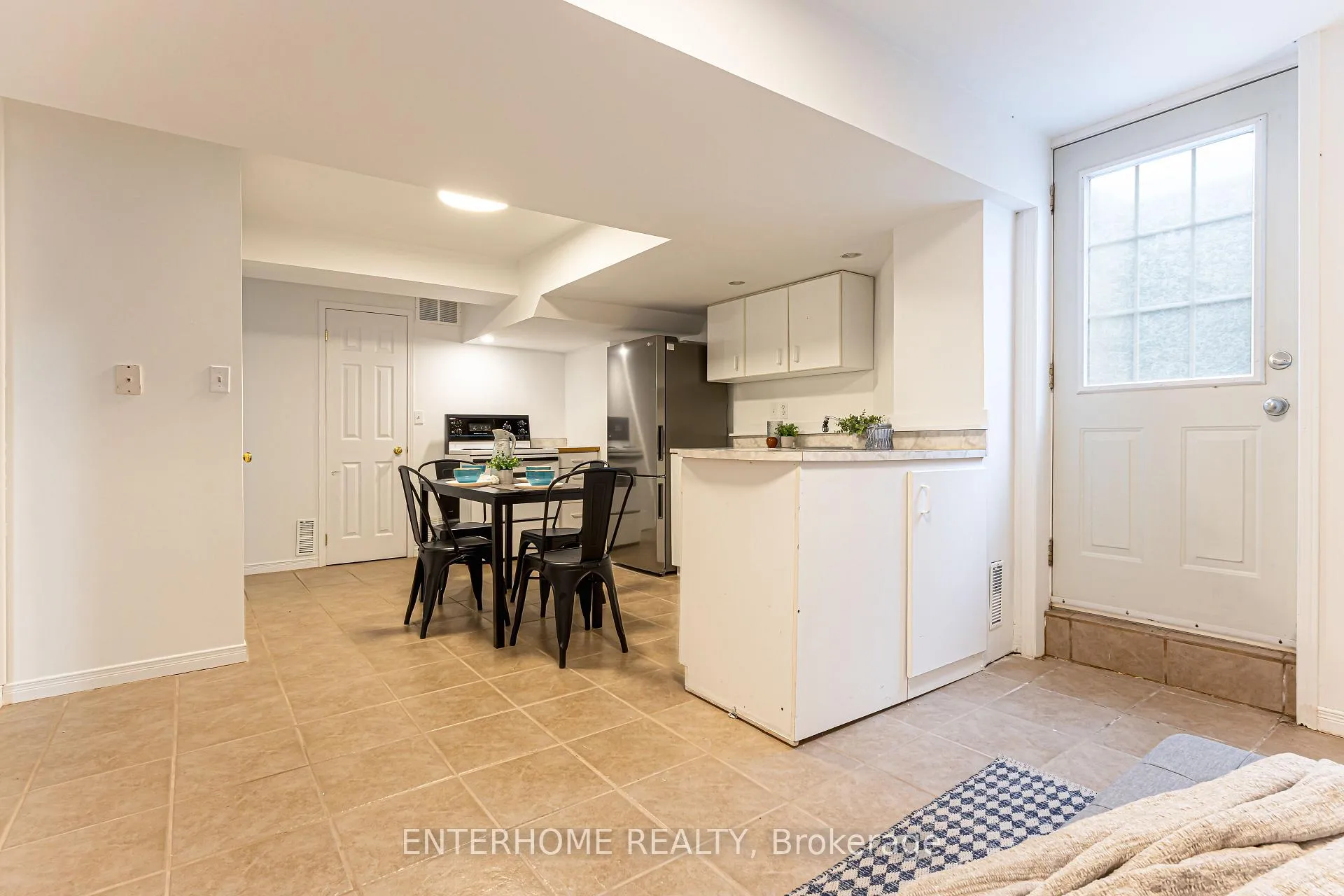 Photo 20 of 127 Birchwood Drive, Barrie, East Bayfield — HOMEH
