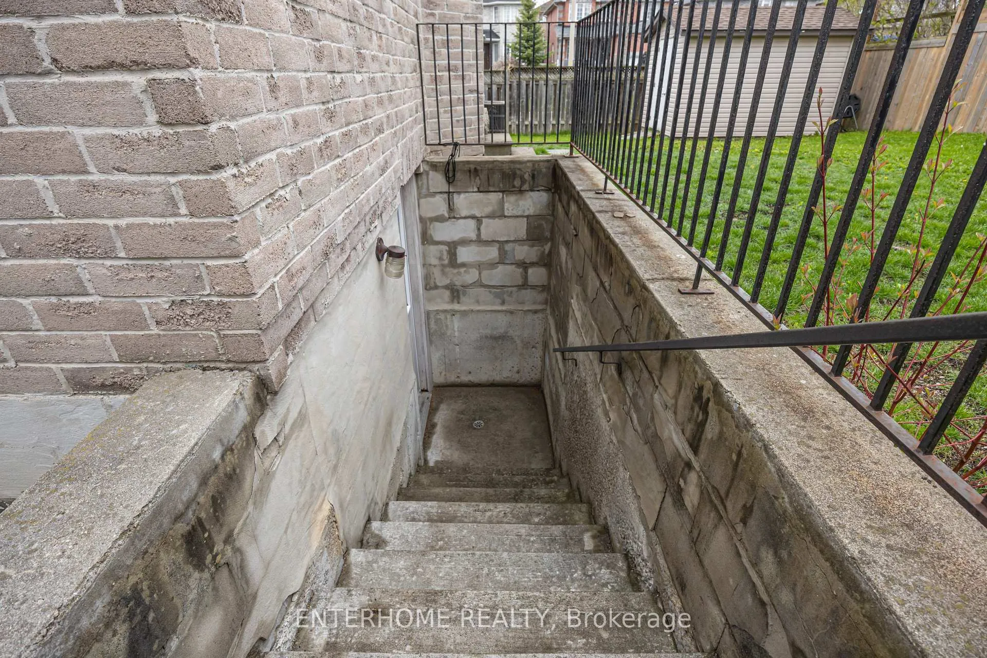 Photo 25 of 127 Birchwood Drive, Barrie, East Bayfield — HOMEH