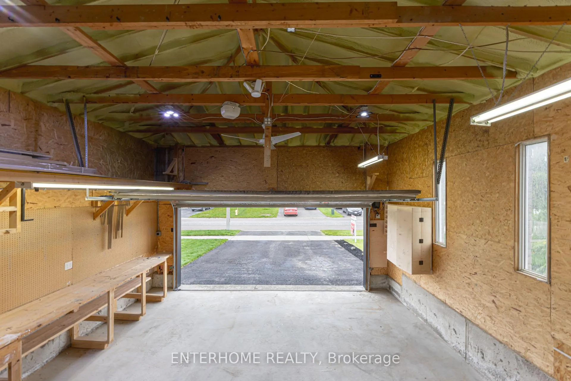 Photo 29 of 127 Birchwood Drive, Barrie, East Bayfield — HOMEH